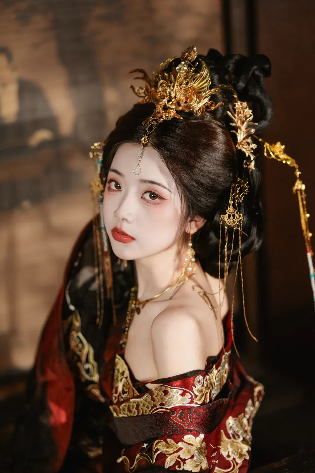 红黑金古风造型，仗剑提笔体验女帝的日常 - 第 12 张