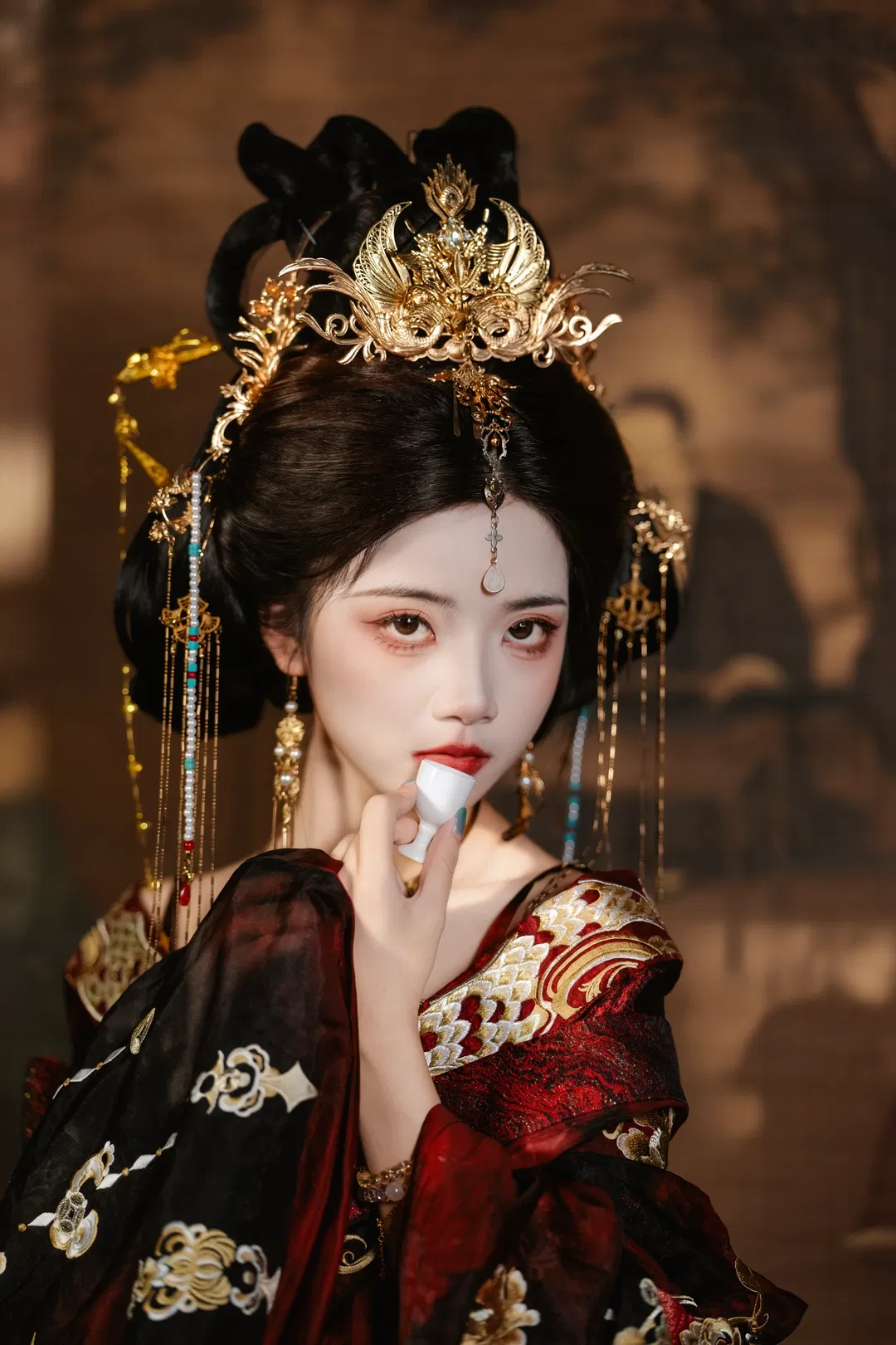 红黑金古风造型，仗剑提笔体验女帝的日常 - 第 13 张