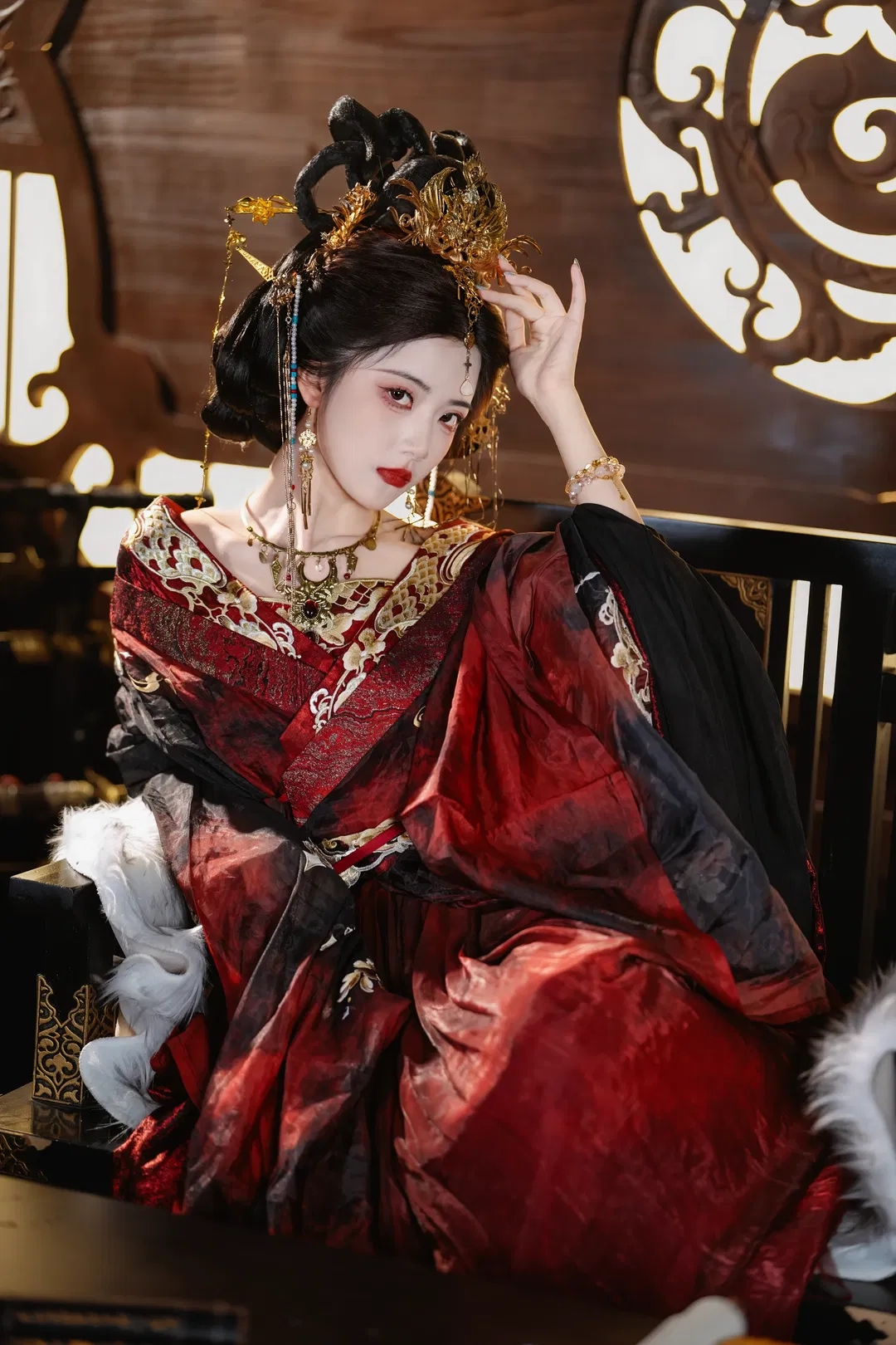 红黑金古风造型，仗剑提笔体验女帝的日常 - 第 15 张
