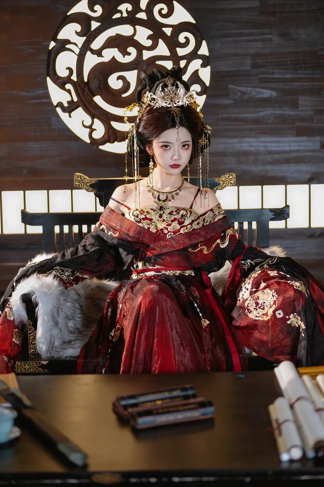 红黑金古风造型，仗剑提笔体验女帝的日常 - 第 16 张