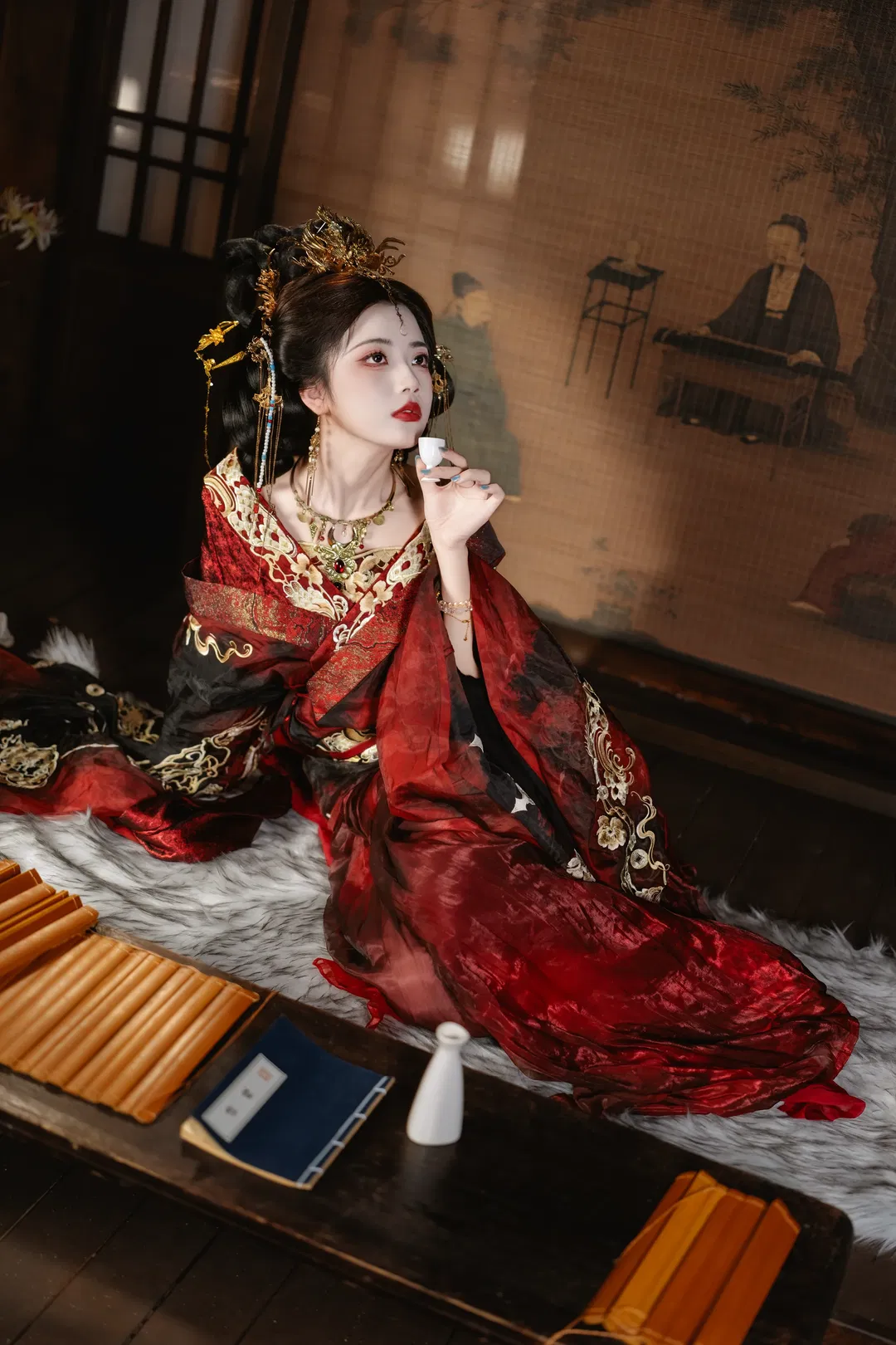 红黑金古风造型，仗剑提笔体验女帝的日常 - 第 2 张