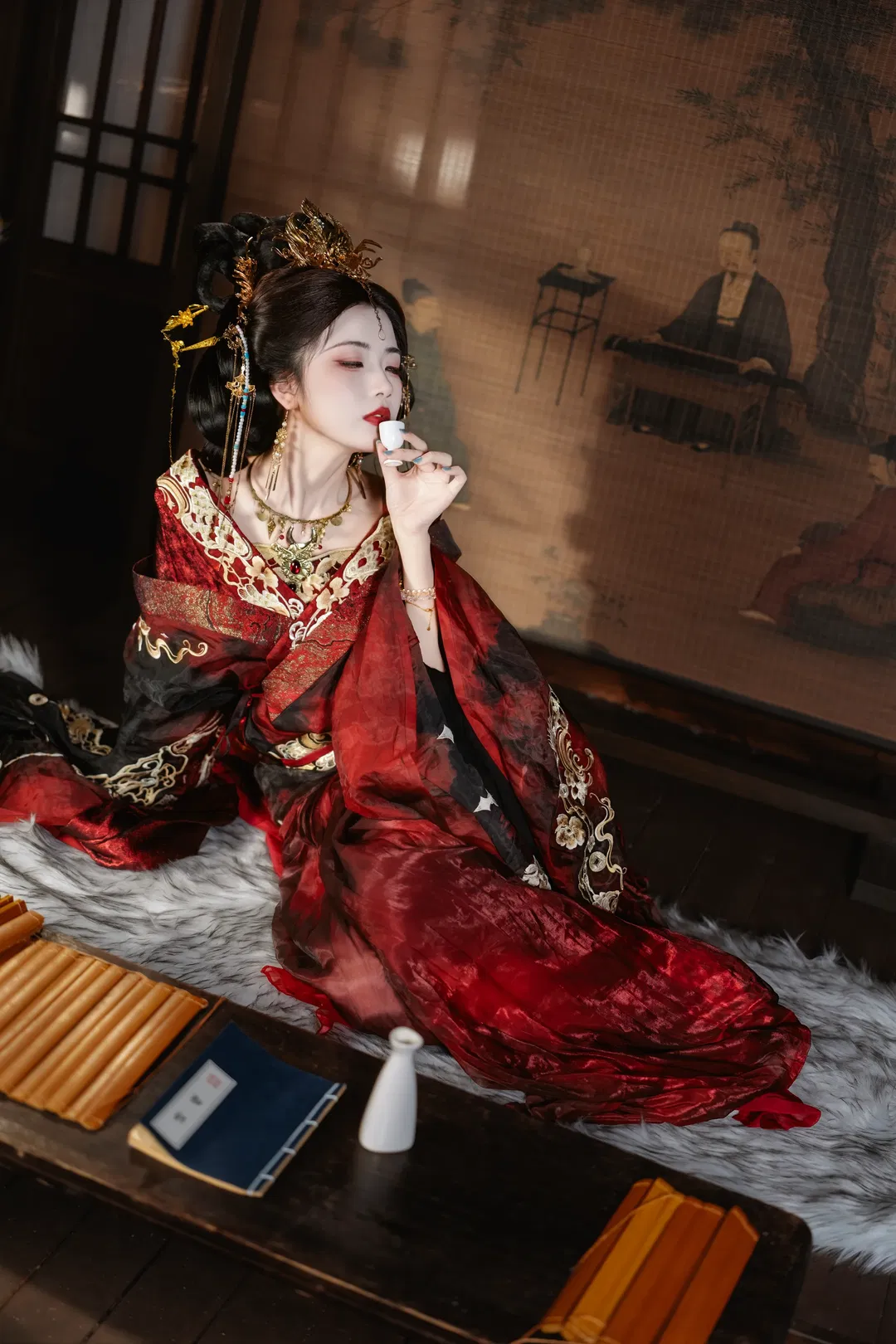 红黑金古风造型，仗剑提笔体验女帝的日常 - 第 3 张