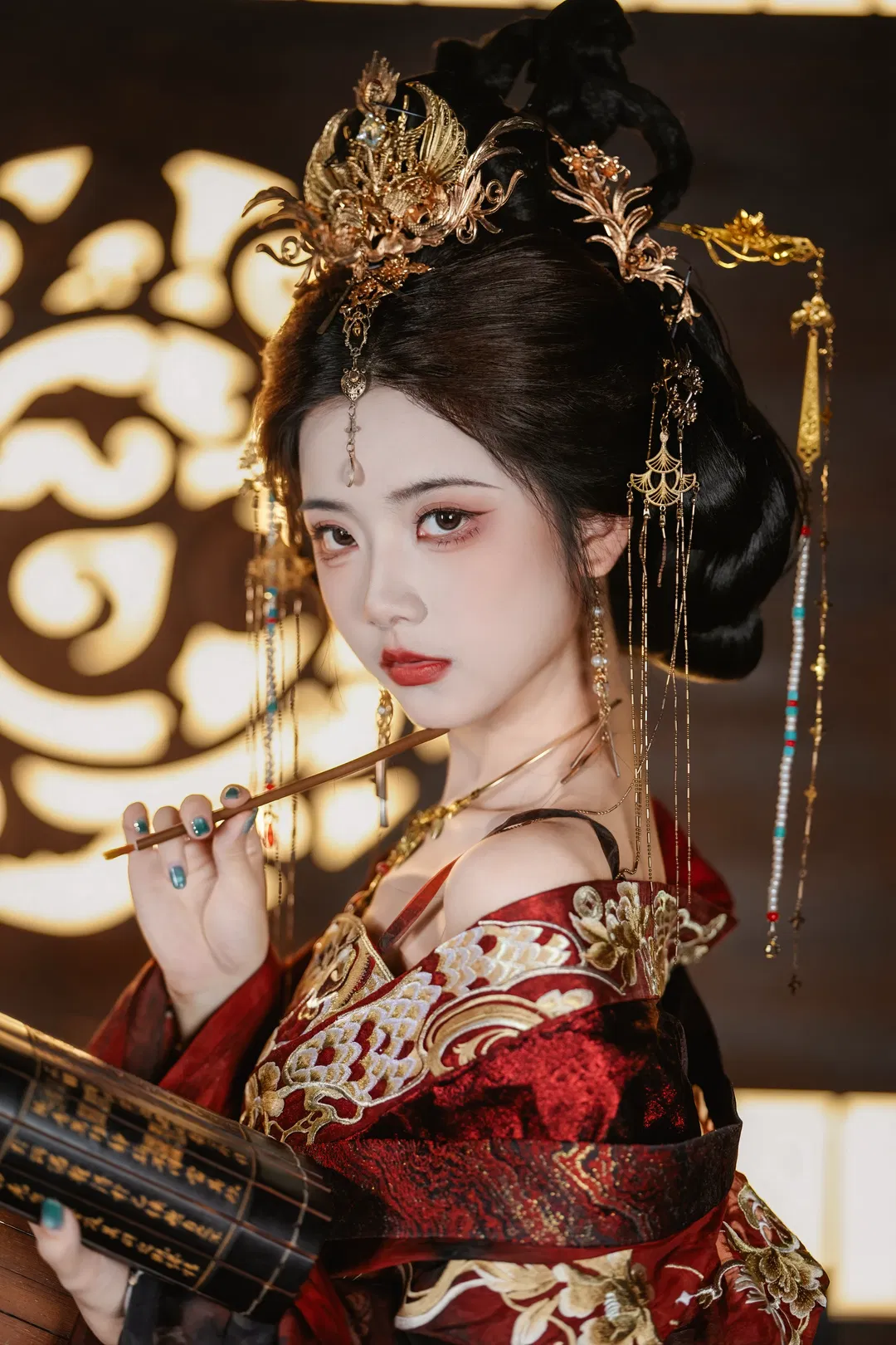 红黑金古风造型，仗剑提笔体验女帝的日常 - 第 5 张
