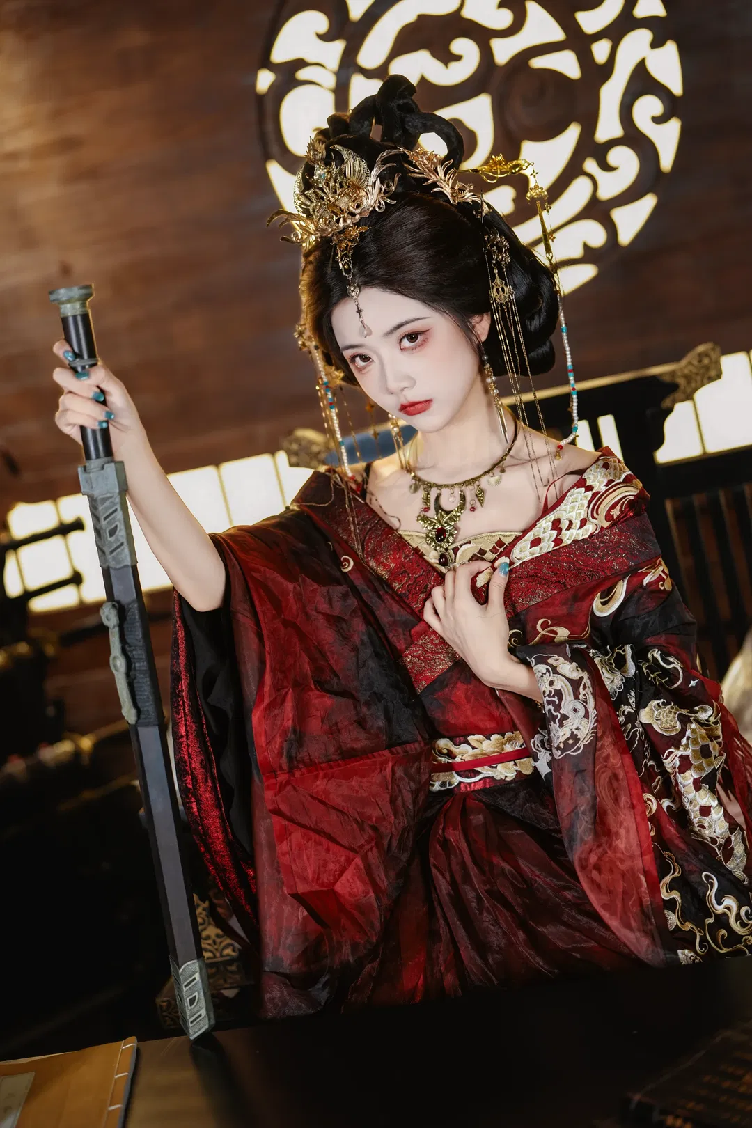 红黑金古风造型，仗剑提笔体验女帝的日常 - 第 8 张