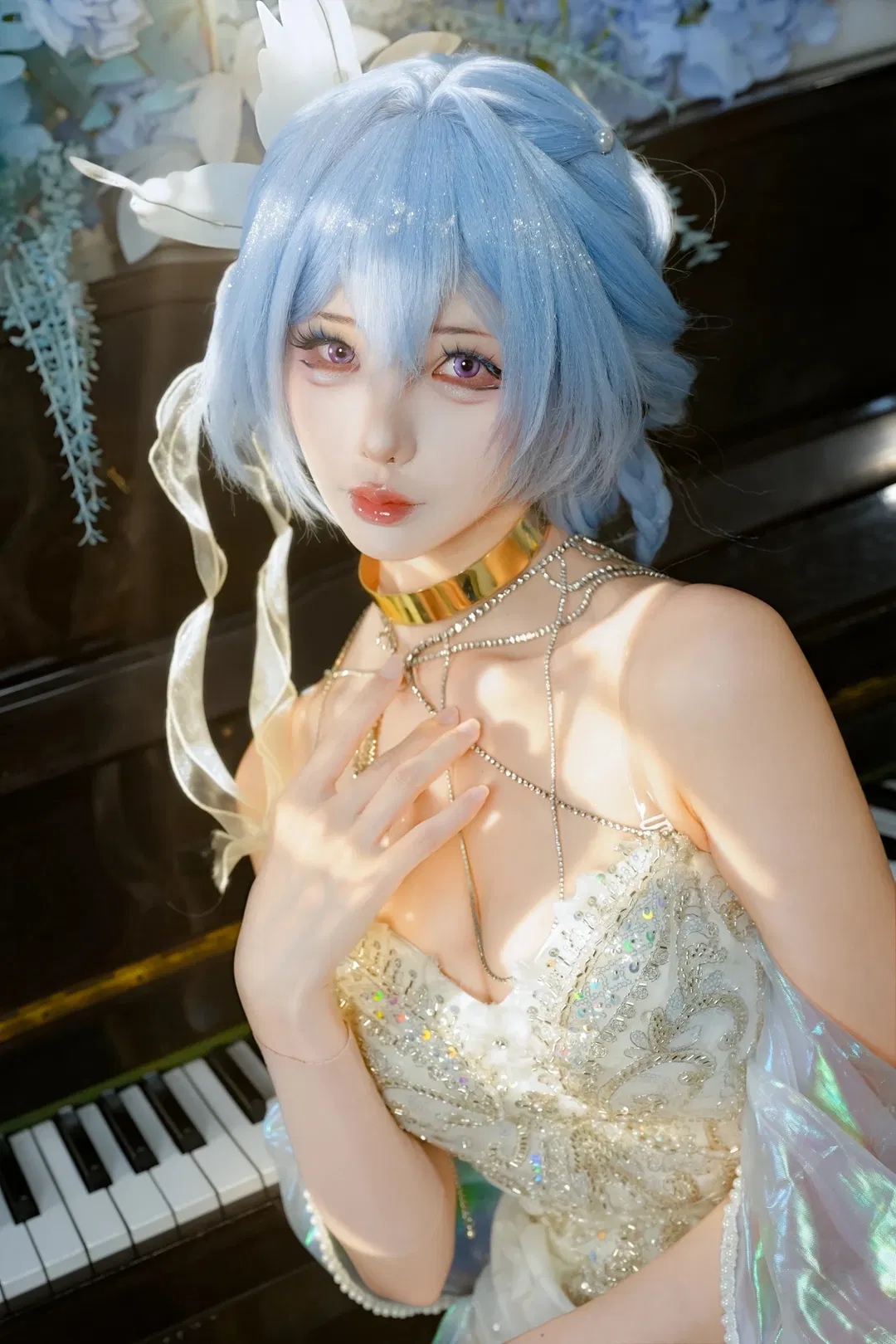 【守岸人cos】鸣潮守岸人，彩窗与钢琴前的光影记录 - 第 13 张