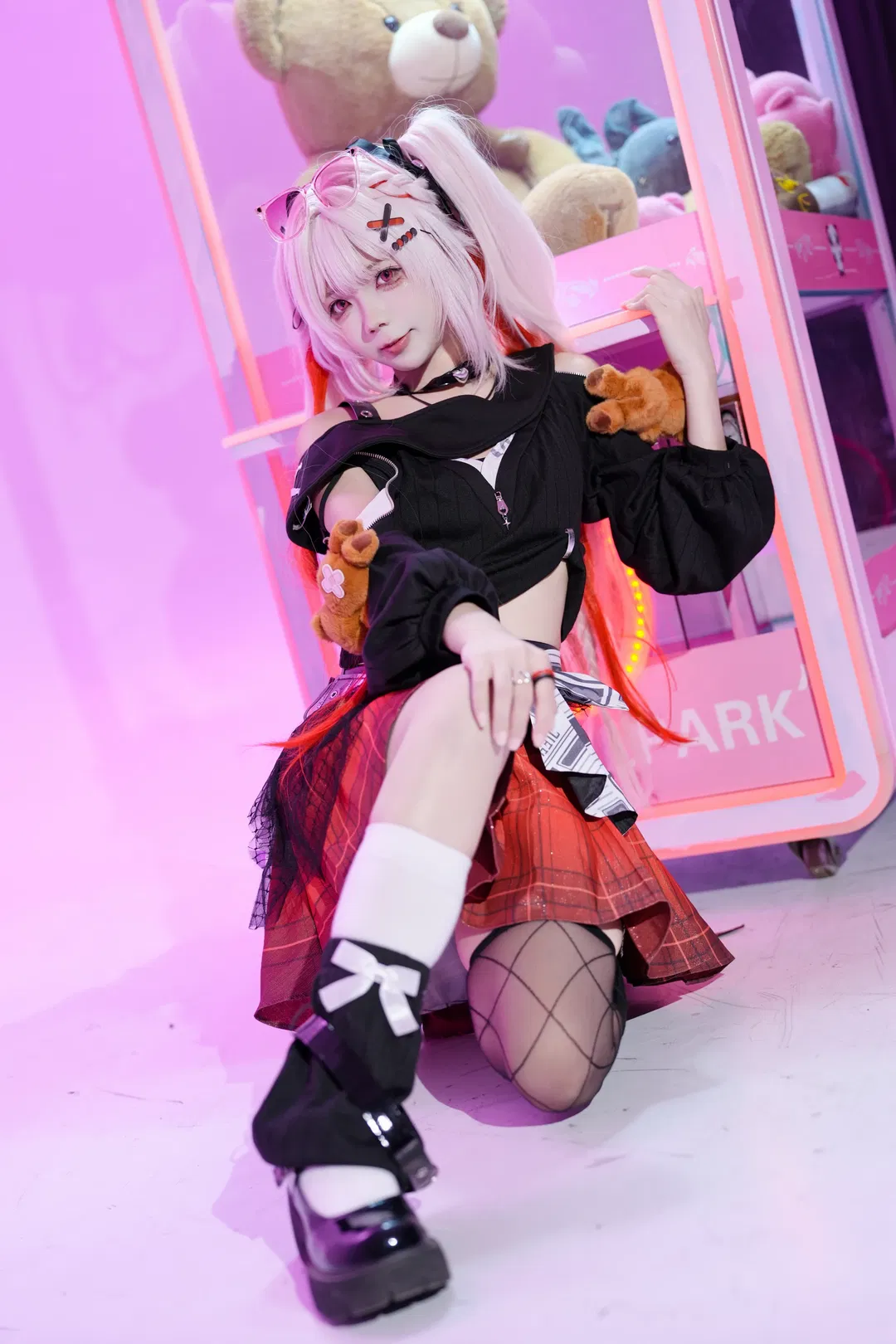 【火花cos】崩坏星穹铁道里的粉黑甜酷少女 - 第 10 张
