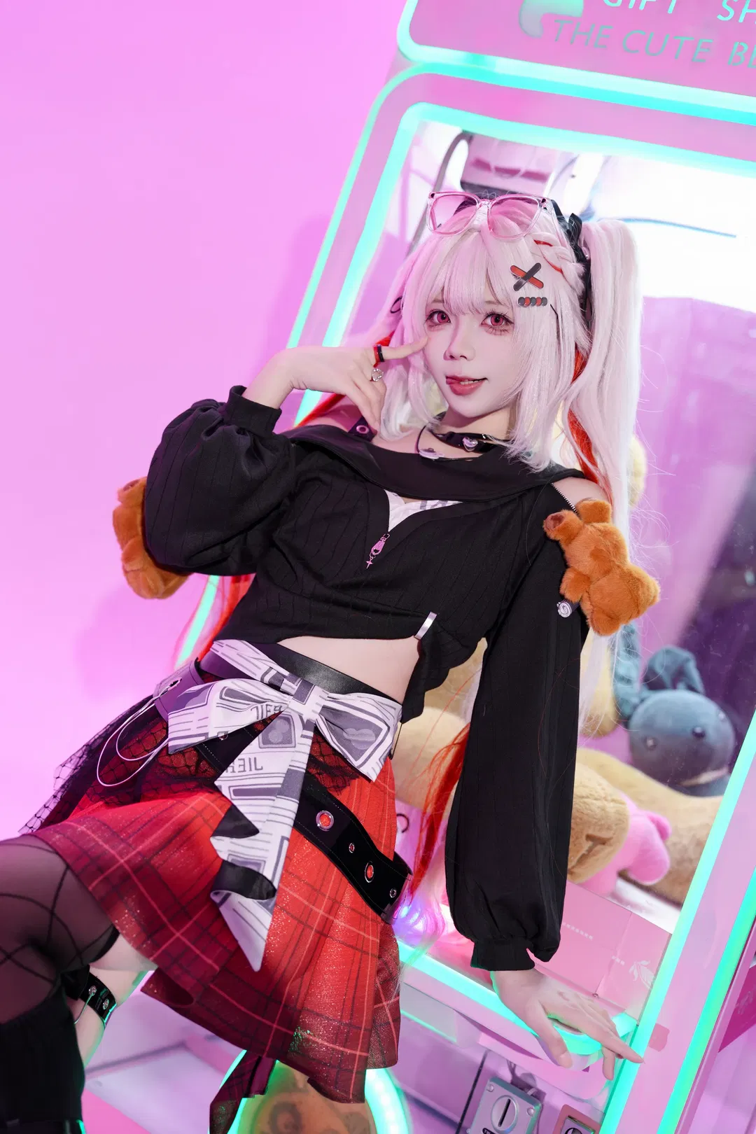 【火花cos】崩坏星穹铁道里的粉黑甜酷少女 - 第 13 张