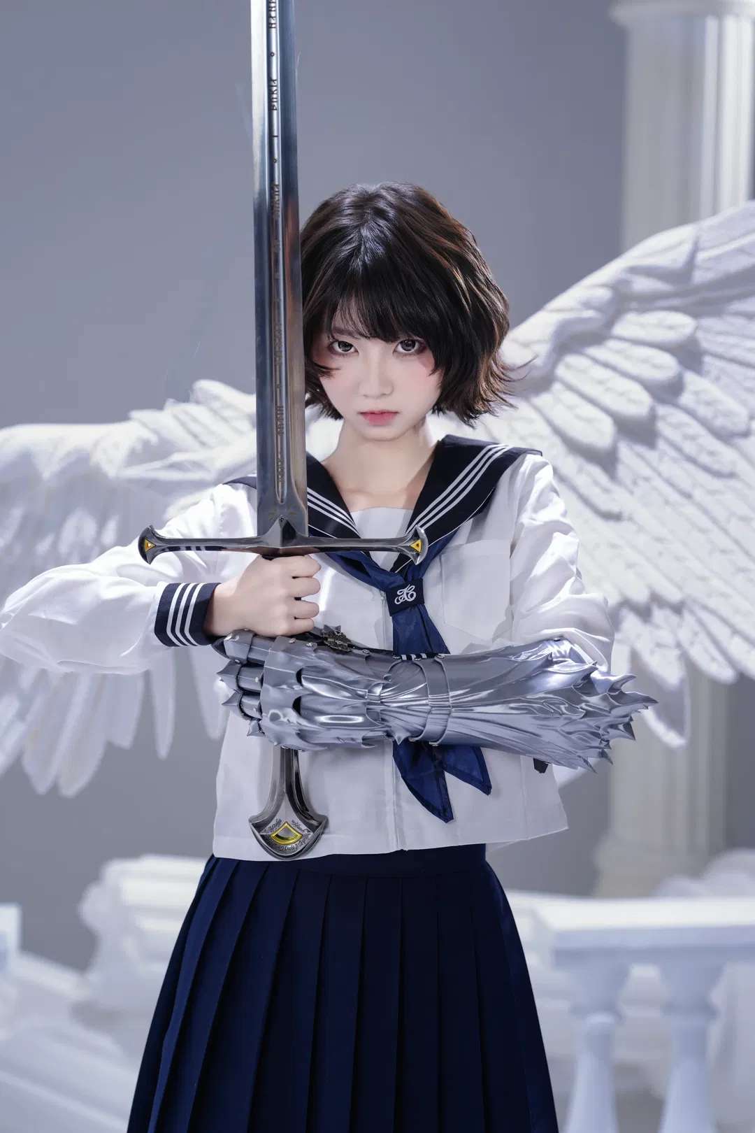 手持巨剑的JK少女，这套机械臂与制服结合的写真太酷了 - 第 10 张