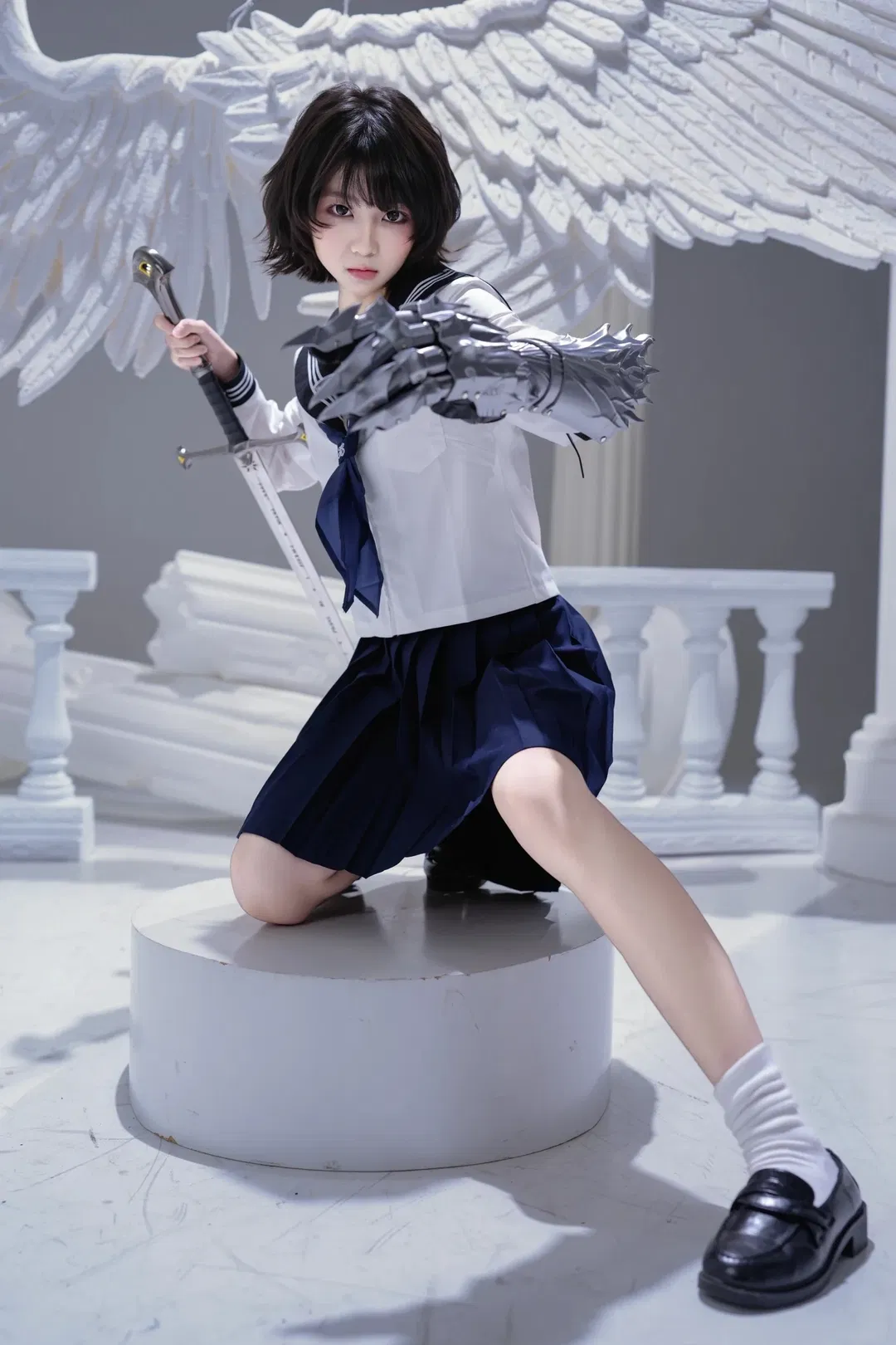 手持巨剑的JK少女，这套机械臂与制服结合的写真太酷了 - 第 14 张