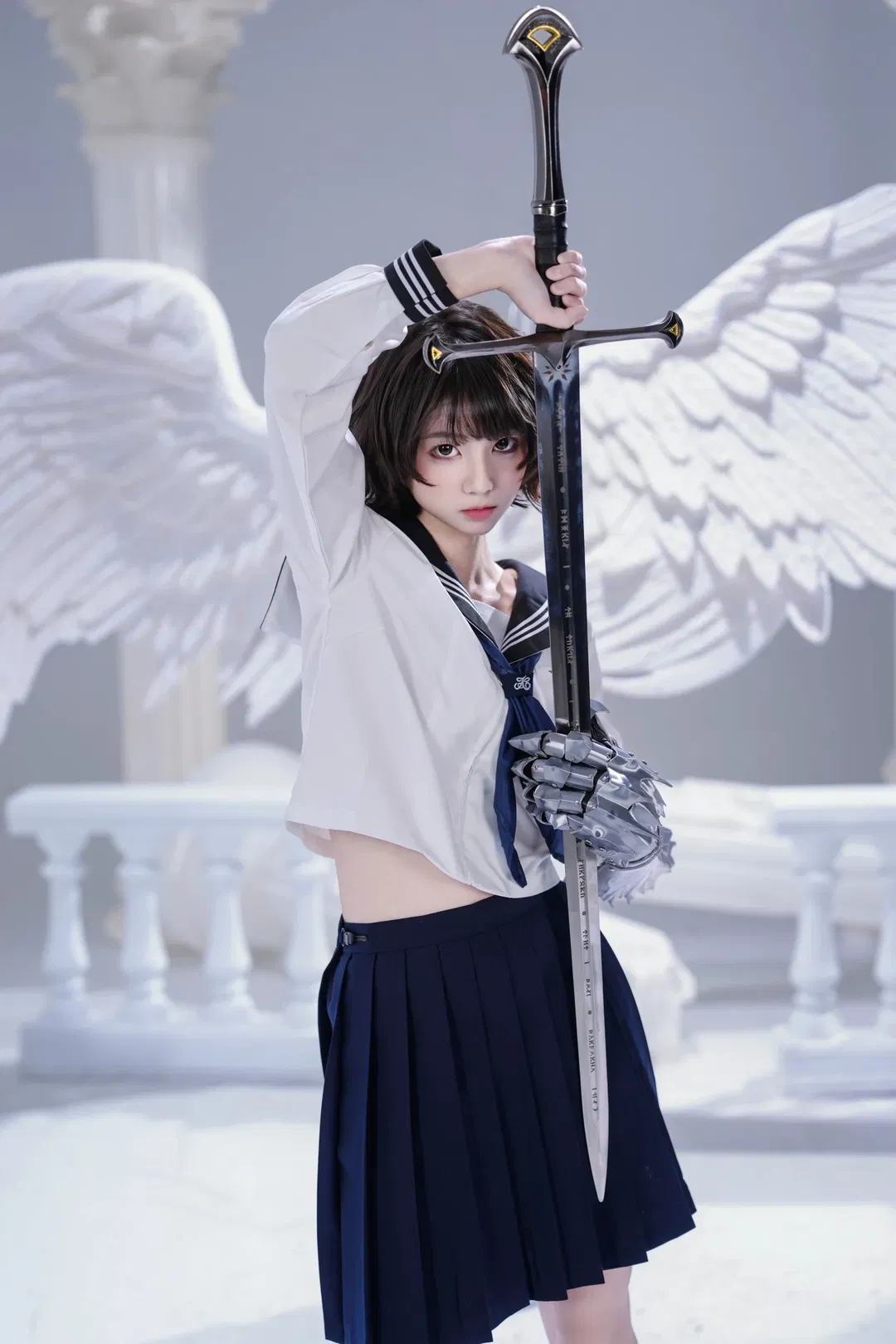 手持巨剑的JK少女，这套机械臂与制服结合的写真太酷了 - 第 3 张