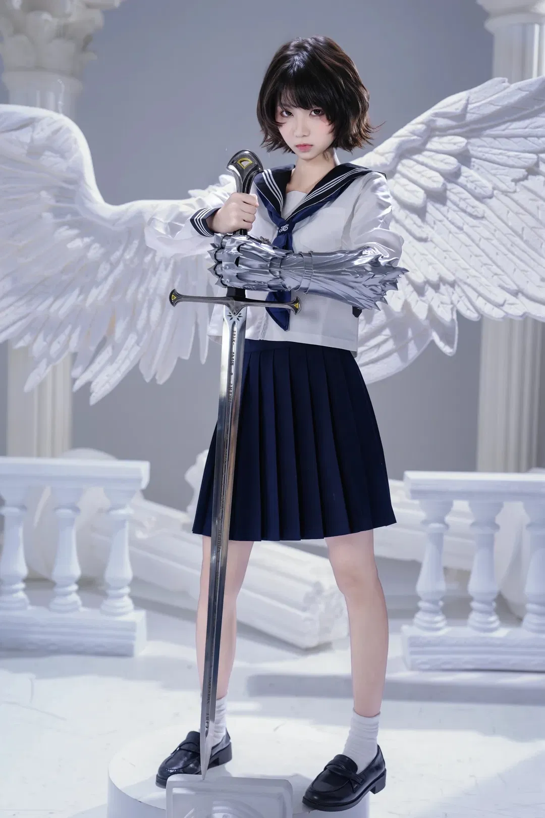 手持巨剑的JK少女，这套机械臂与制服结合的写真太酷了 - 第 9 张