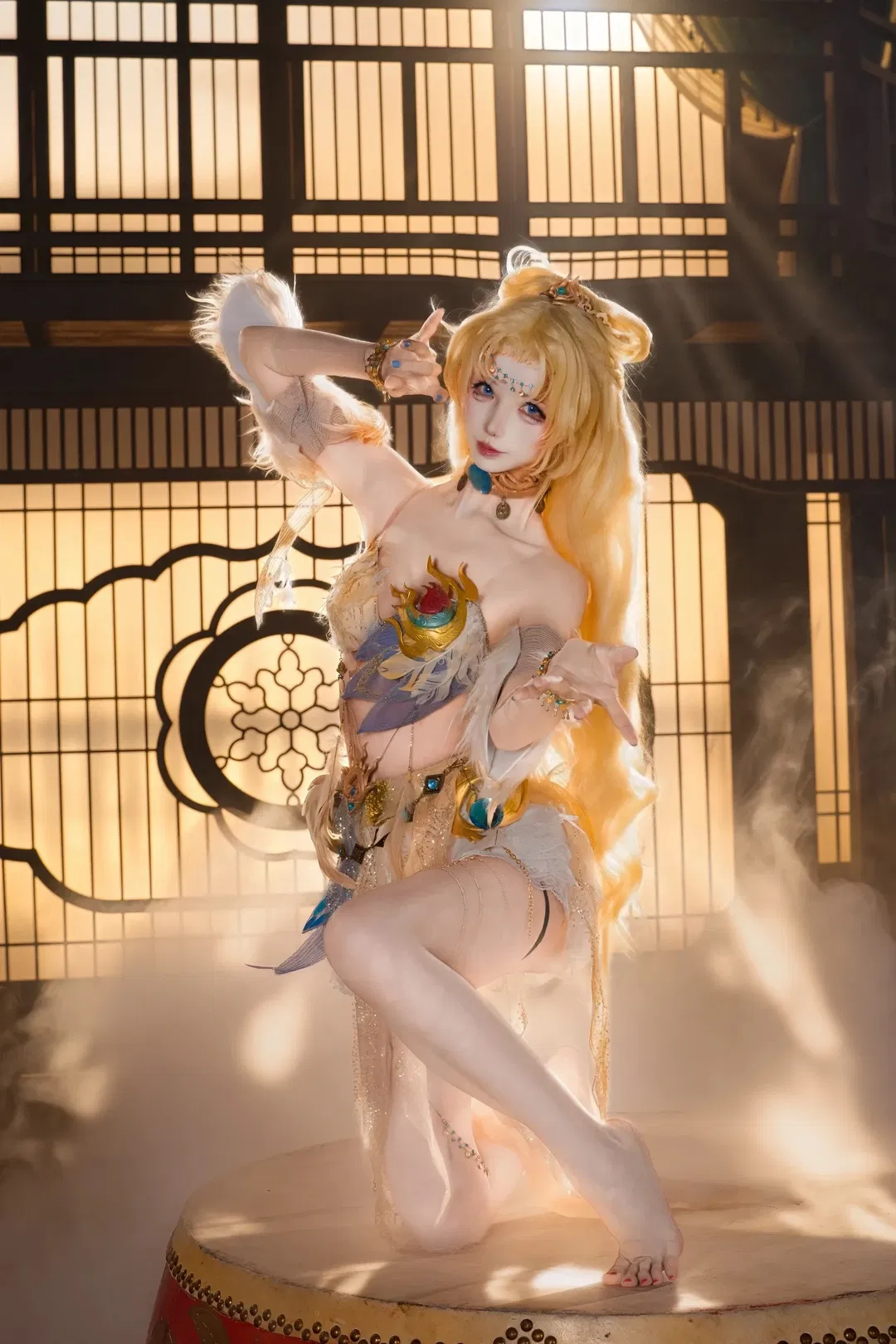 【玉玲珑cos】永劫无间赤阳天狐，光影下的红鼓之舞 - 第 14 张