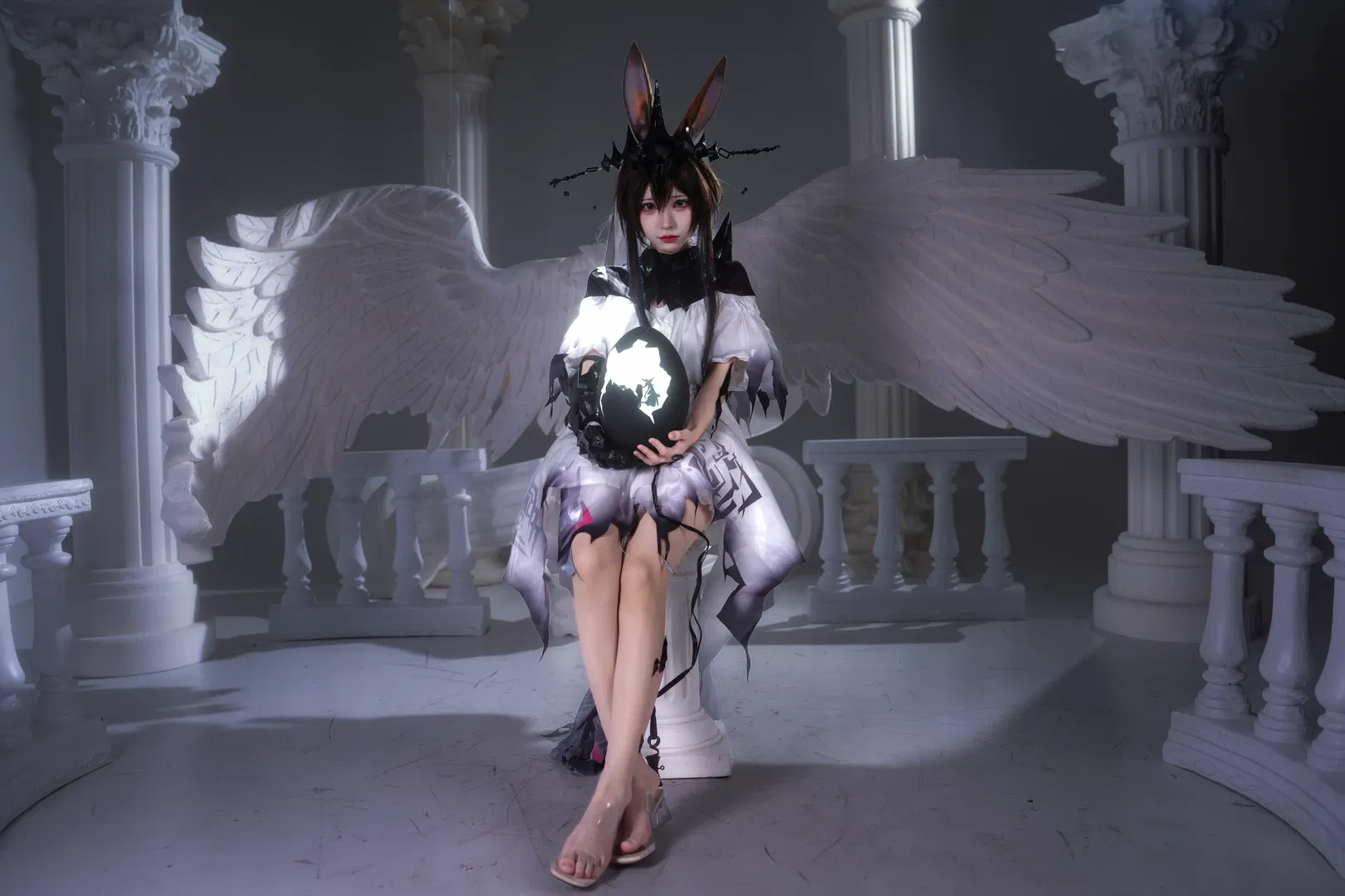 【魔王·阿米娅cos】黑冠之下的纯白与碎裂 - 第 12 张