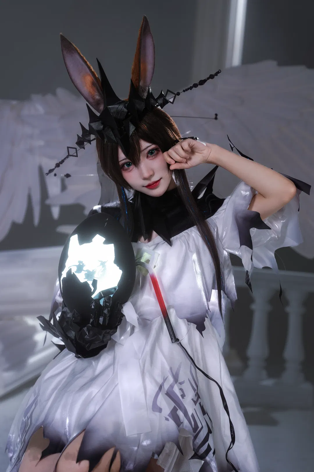 【魔王·阿米娅cos】黑冠之下的纯白与碎裂 - 第 15 张