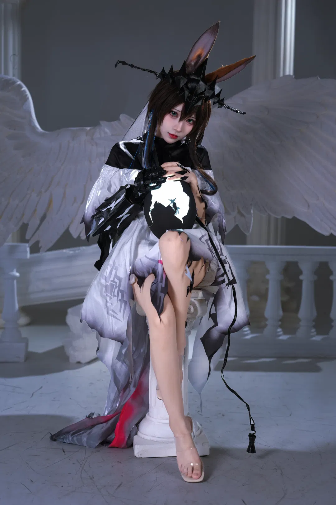 【魔王·阿米娅cos】黑冠之下的纯白与碎裂 - 第 16 张