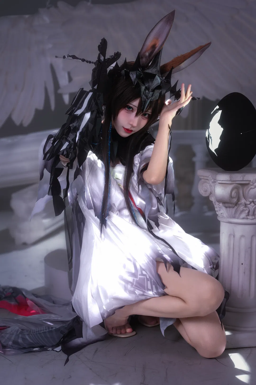 【魔王·阿米娅cos】黑冠之下的纯白与碎裂 - 第 18 张