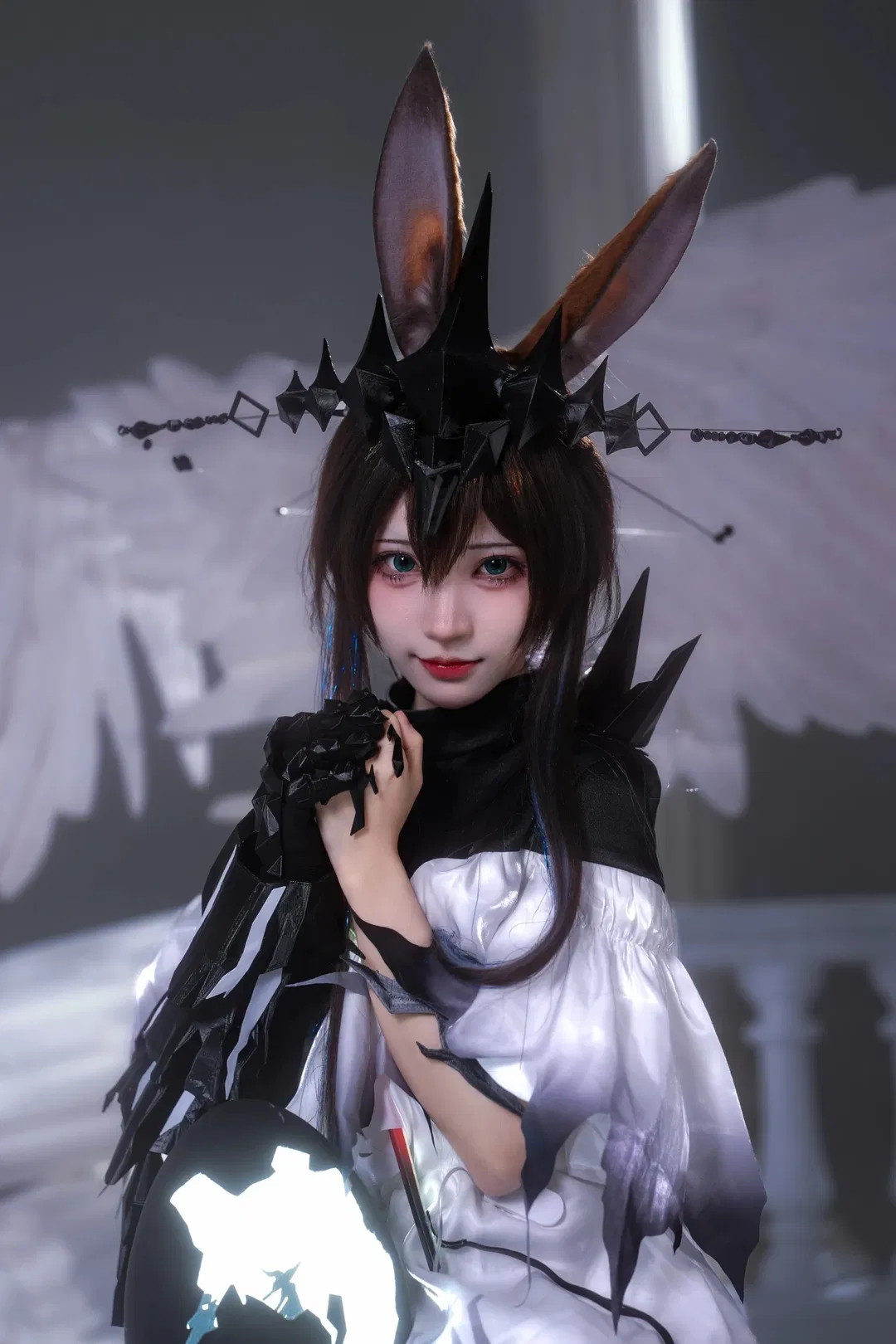 【魔王·阿米娅cos】黑冠之下的纯白与碎裂 - 第 5 张