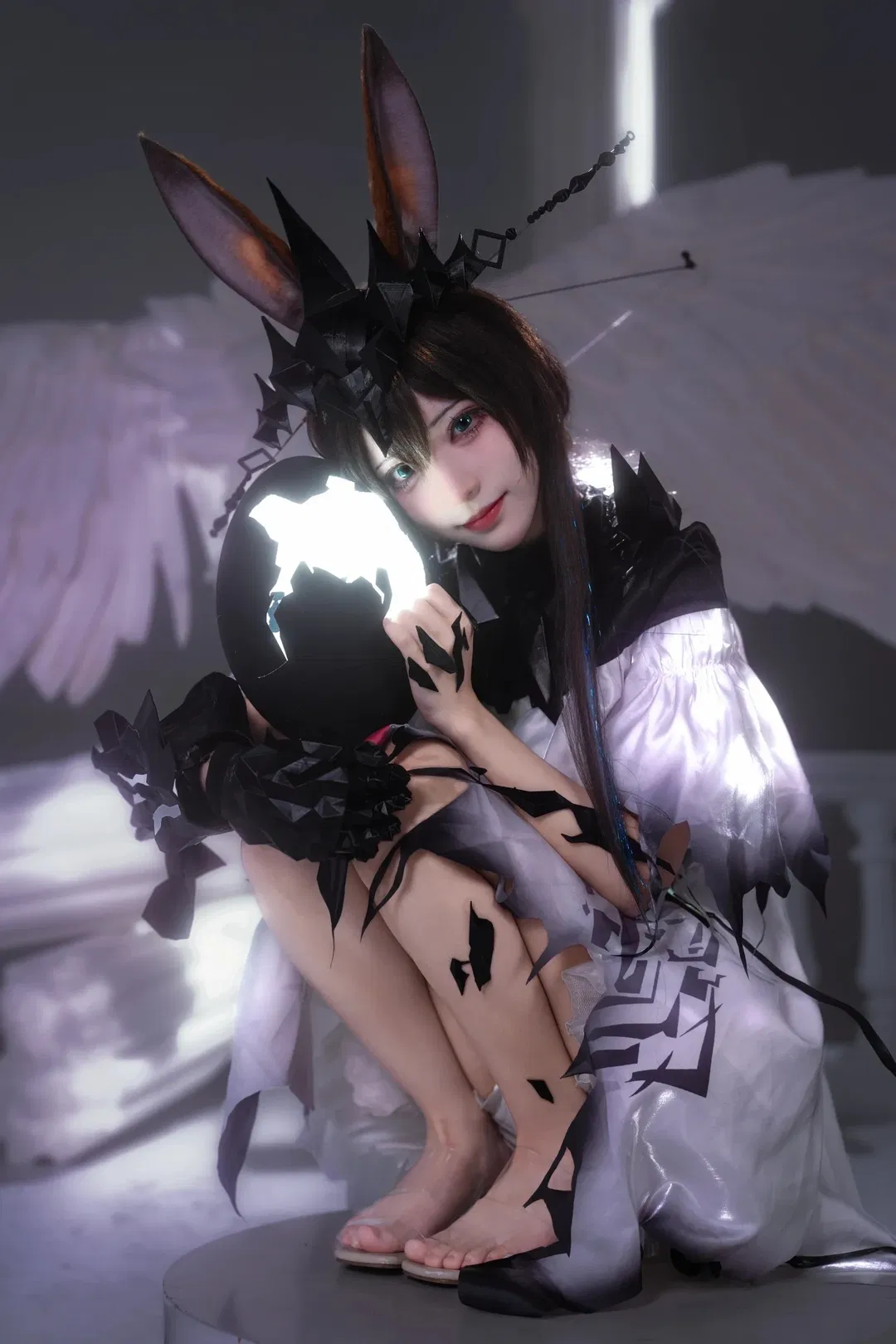 【魔王·阿米娅cos】黑冠之下的纯白与碎裂 - 第 9 张