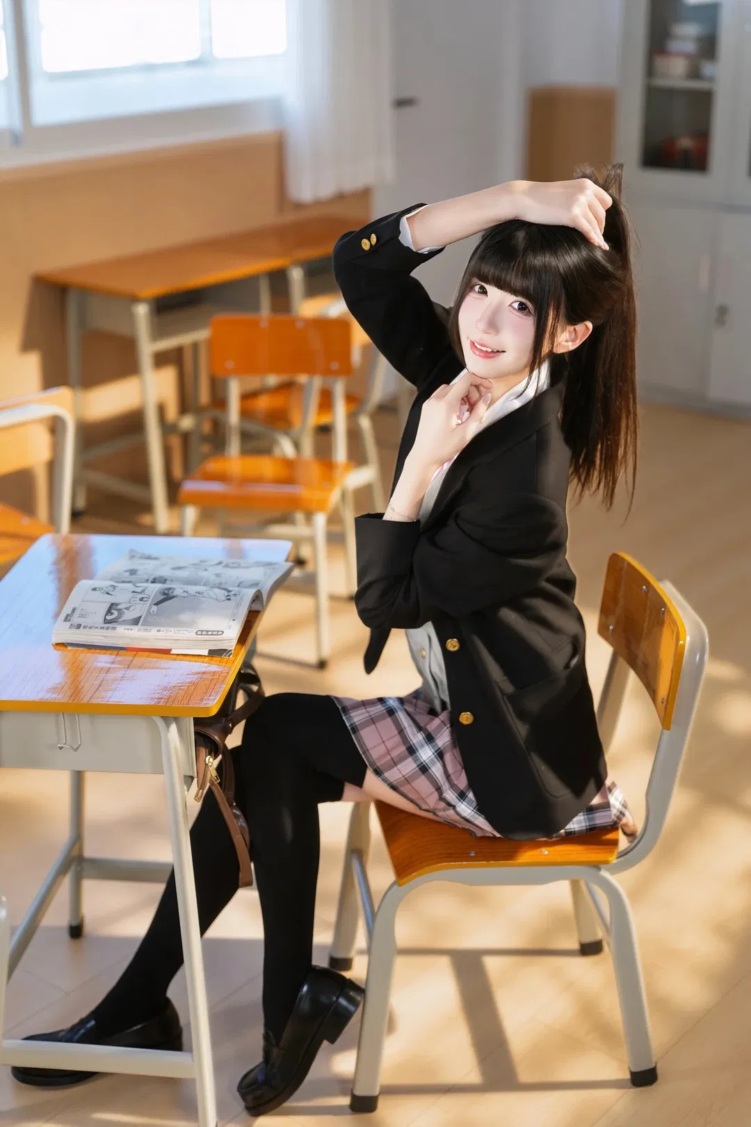 教室窗台上的JK制服少女，黑丝长腿氛围感拿捏了 - 第 13 张