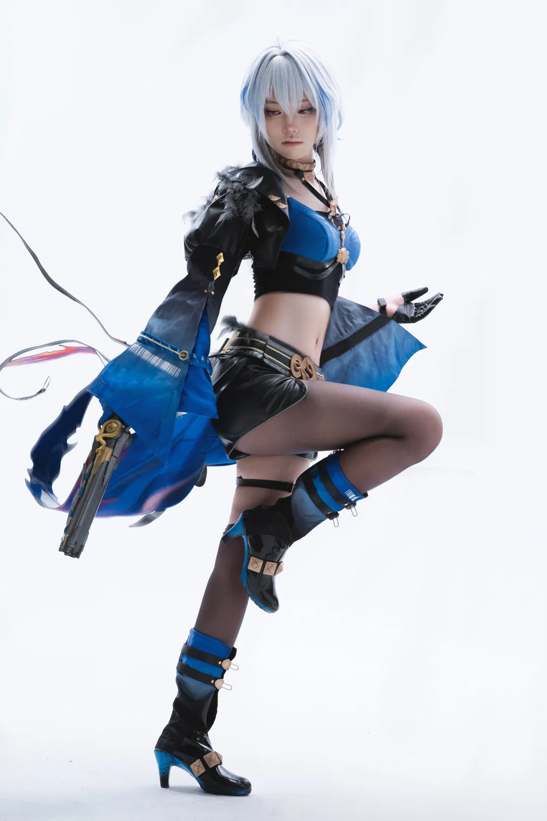 【嘉贝莉娜cos】鸣潮角色黑蓝配色与皮质质感演绎 - 第 1 张