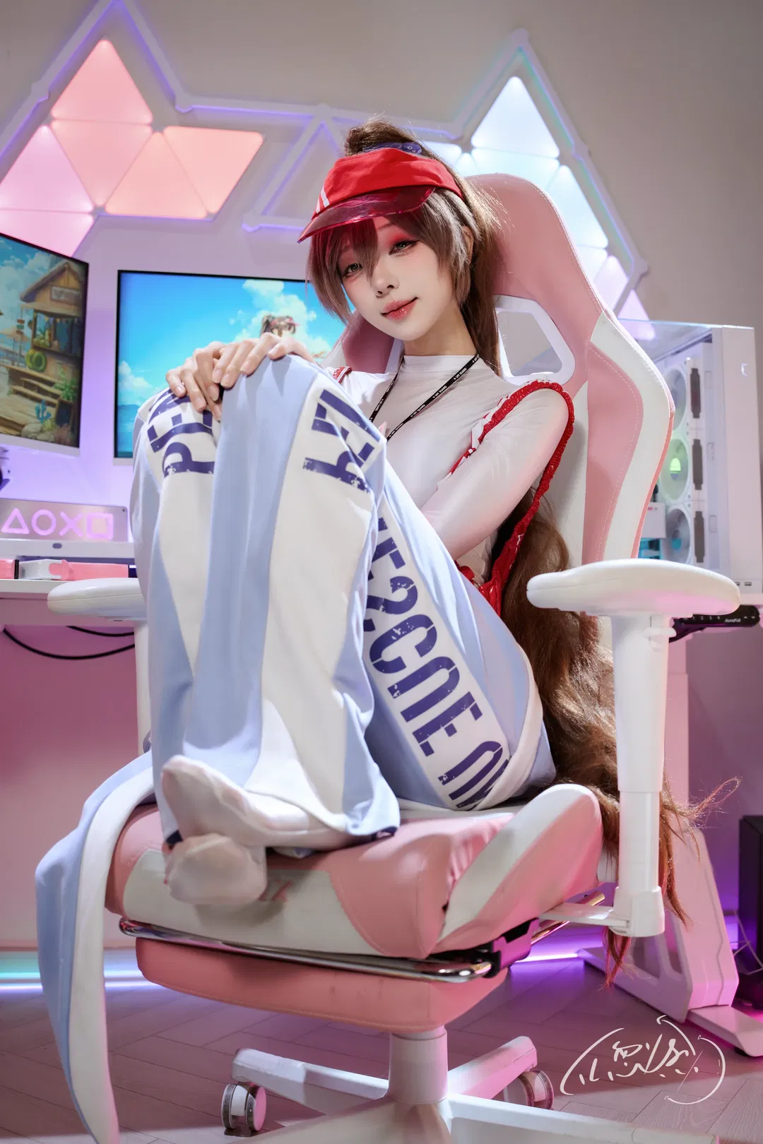【玛律恰那cos】第一次挑战NIKKE的姐姐，电竞房里的反差感 - 第 2 张