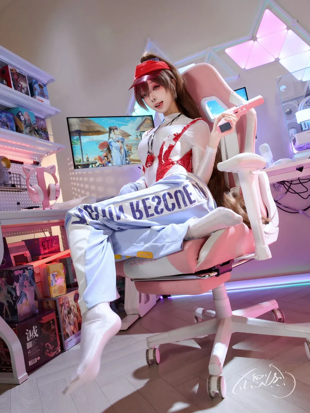 【玛律恰那cos】第一次挑战NIKKE的姐姐，电竞房里的反差感 - 第 4 张