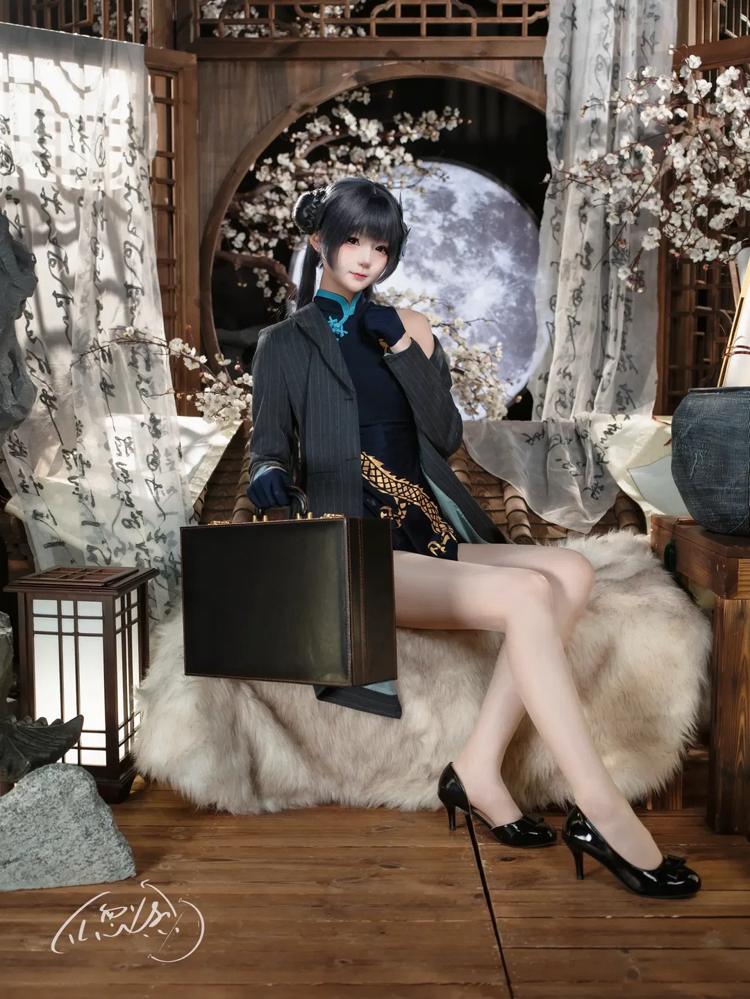 【妃咲cos】深蓝旗袍与灰西装的东方韵致 - 第 3 张