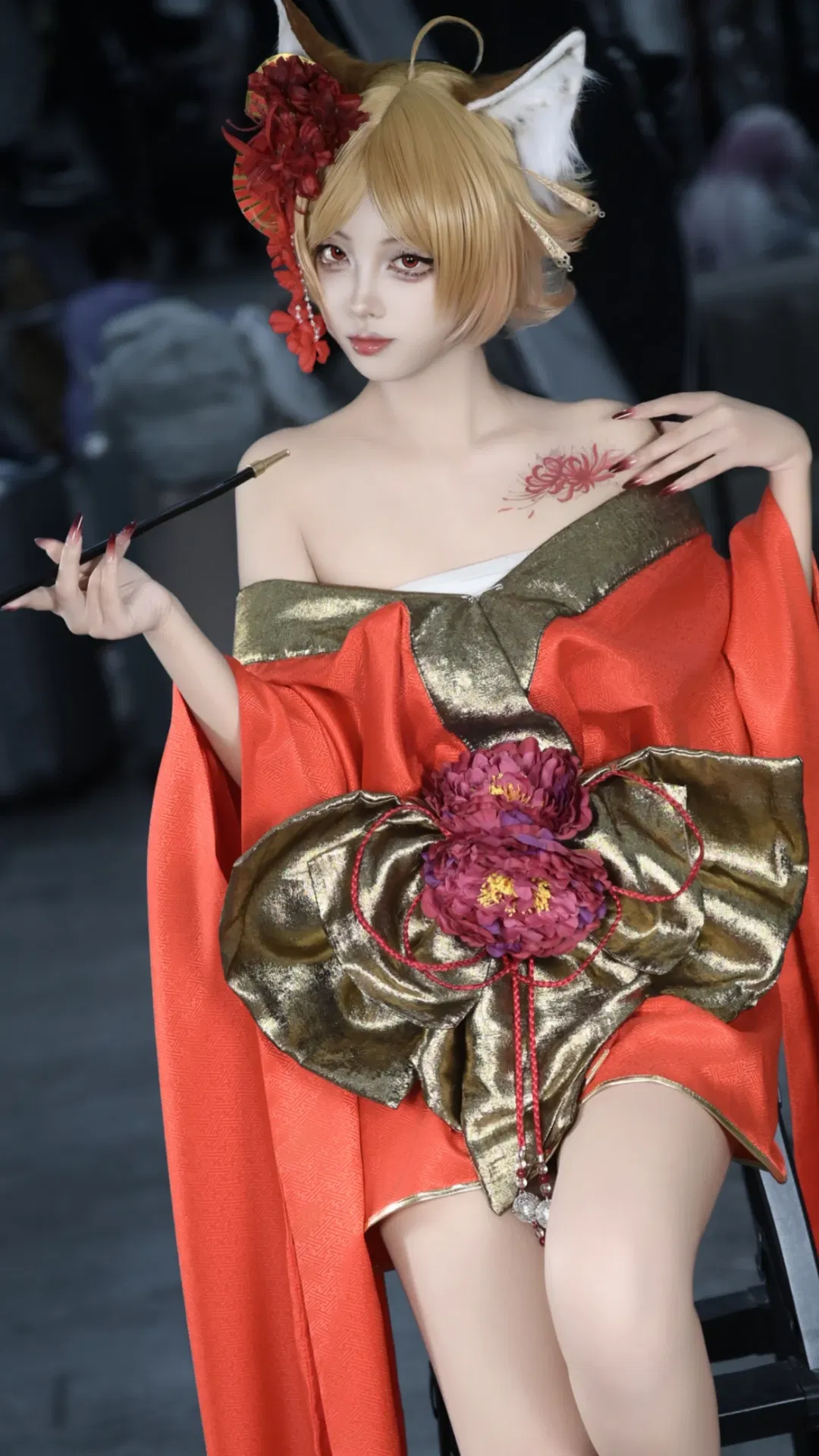 【妲己cos】红金和风狐妖造型，长烟斗与露肩设计 - 第 1 张