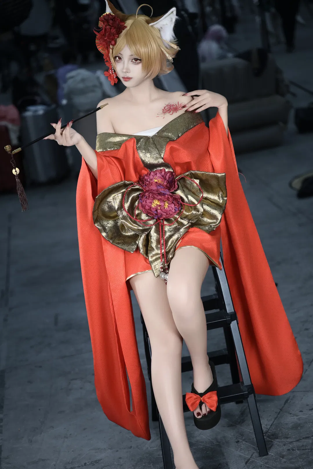 【妲己cos】红金和风狐妖造型，长烟斗与露肩设计 - 第 2 张