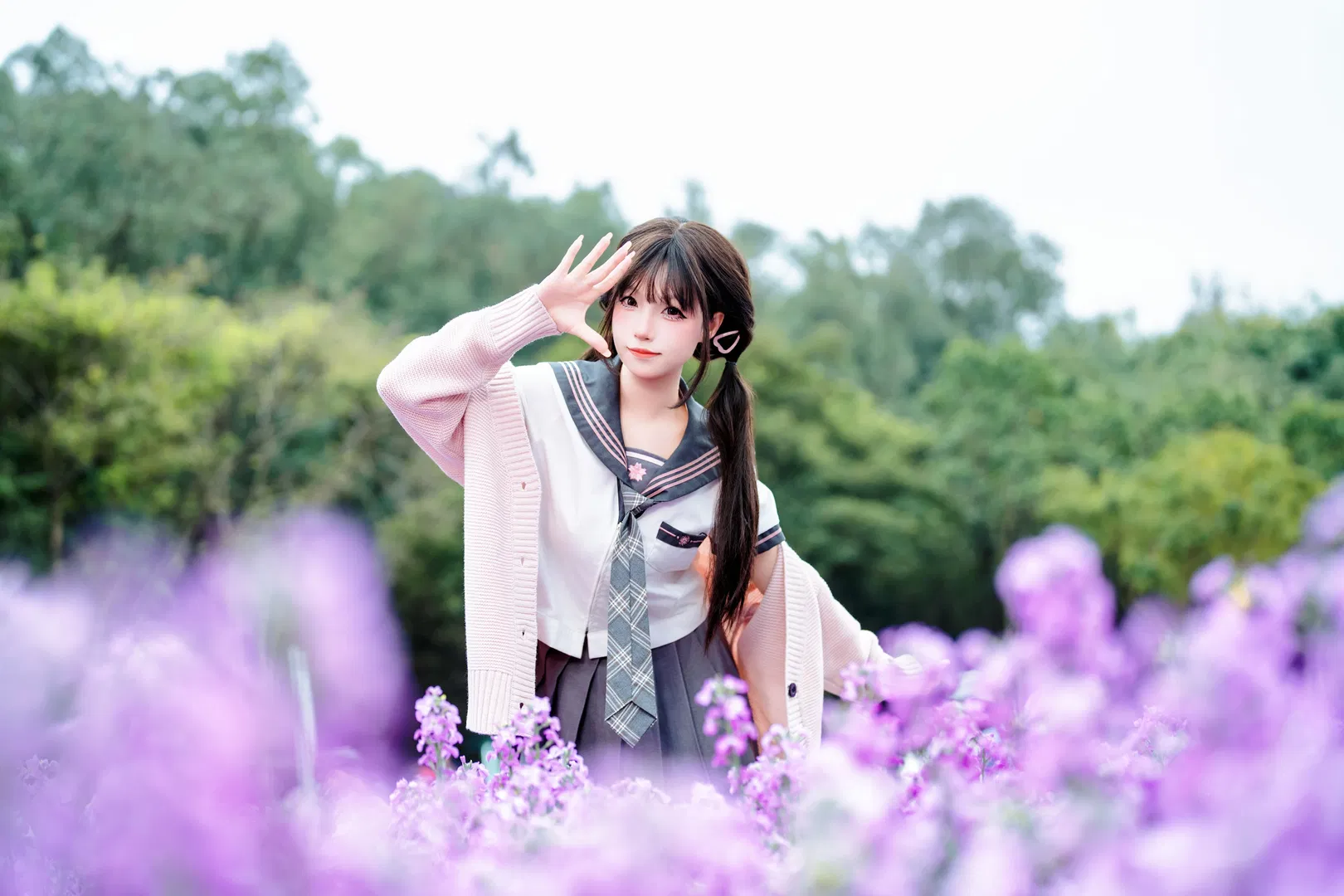 春風一吹想起誰 花海里的JK水手服寫真 - 第 4 張