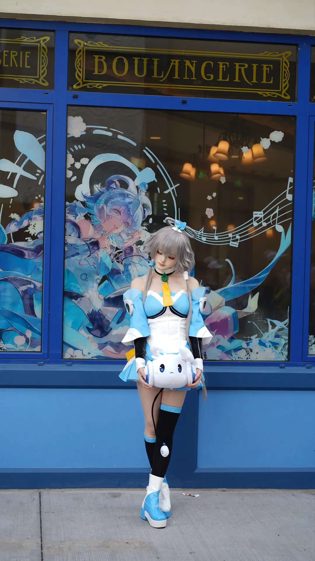 【洛天依cos】打卡聯動餐廳的藍白打歌服 - 第 2 張