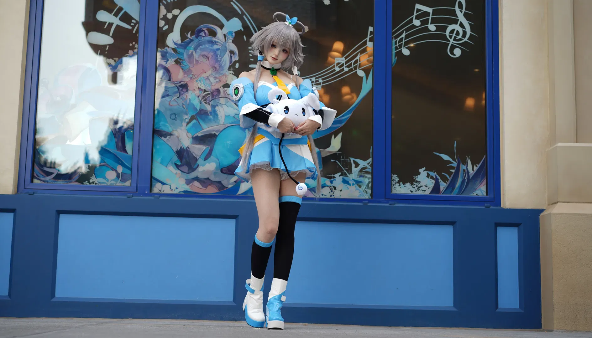 【洛天依cos】打卡聯動餐廳的藍白打歌服 - 第 6 張