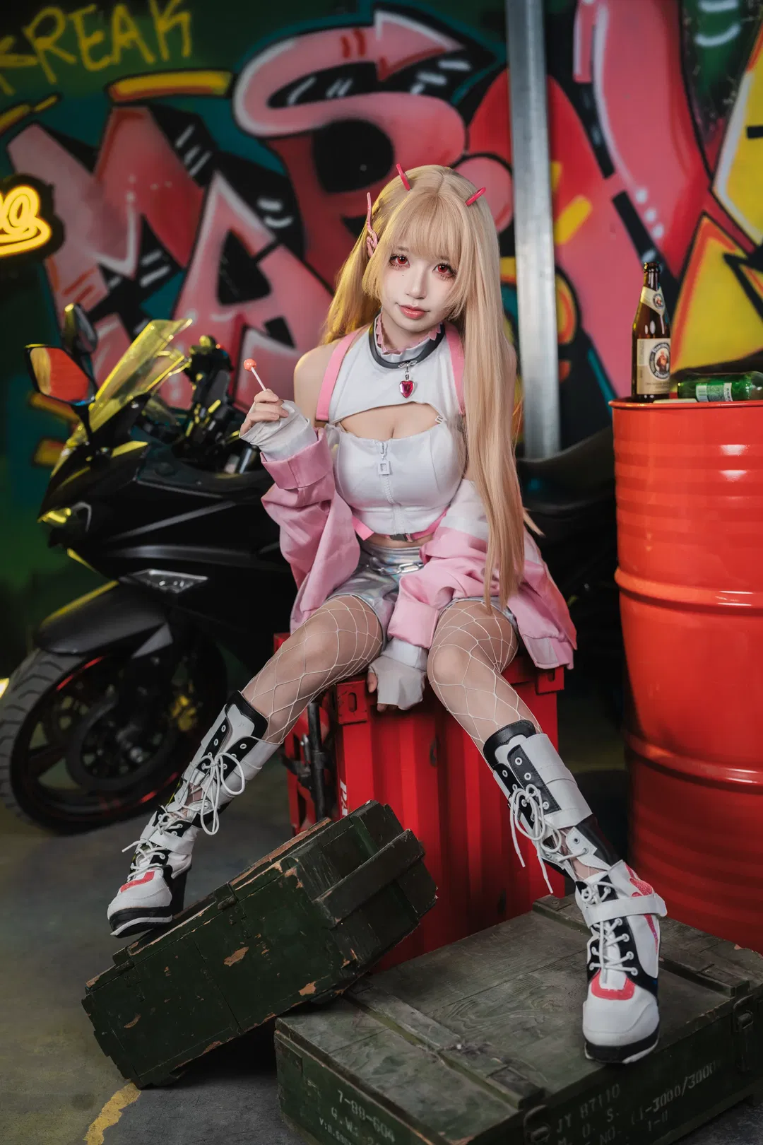 【毒蛇cos】NIKKE胜利女神涂鸦车库里的甜辣小恶魔 - 第 1 张