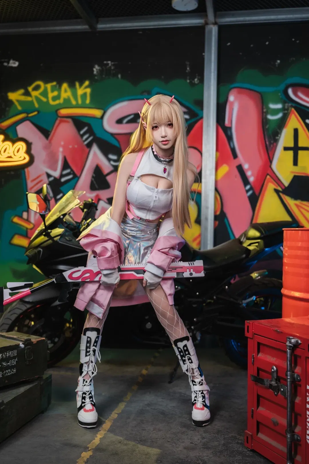 【毒蛇cos】NIKKE胜利女神涂鸦车库里的甜辣小恶魔 - 第 2 张