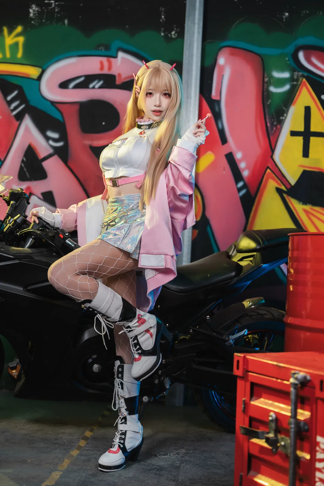 【毒蛇cos】NIKKE胜利女神涂鸦车库里的甜辣小恶魔 - 第 3 张