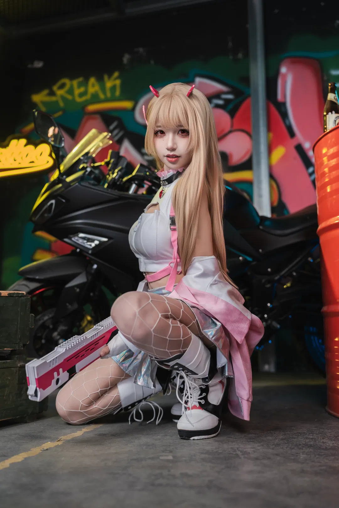 【毒蛇cos】NIKKE胜利女神涂鸦车库里的甜辣小恶魔 - 第 5 张