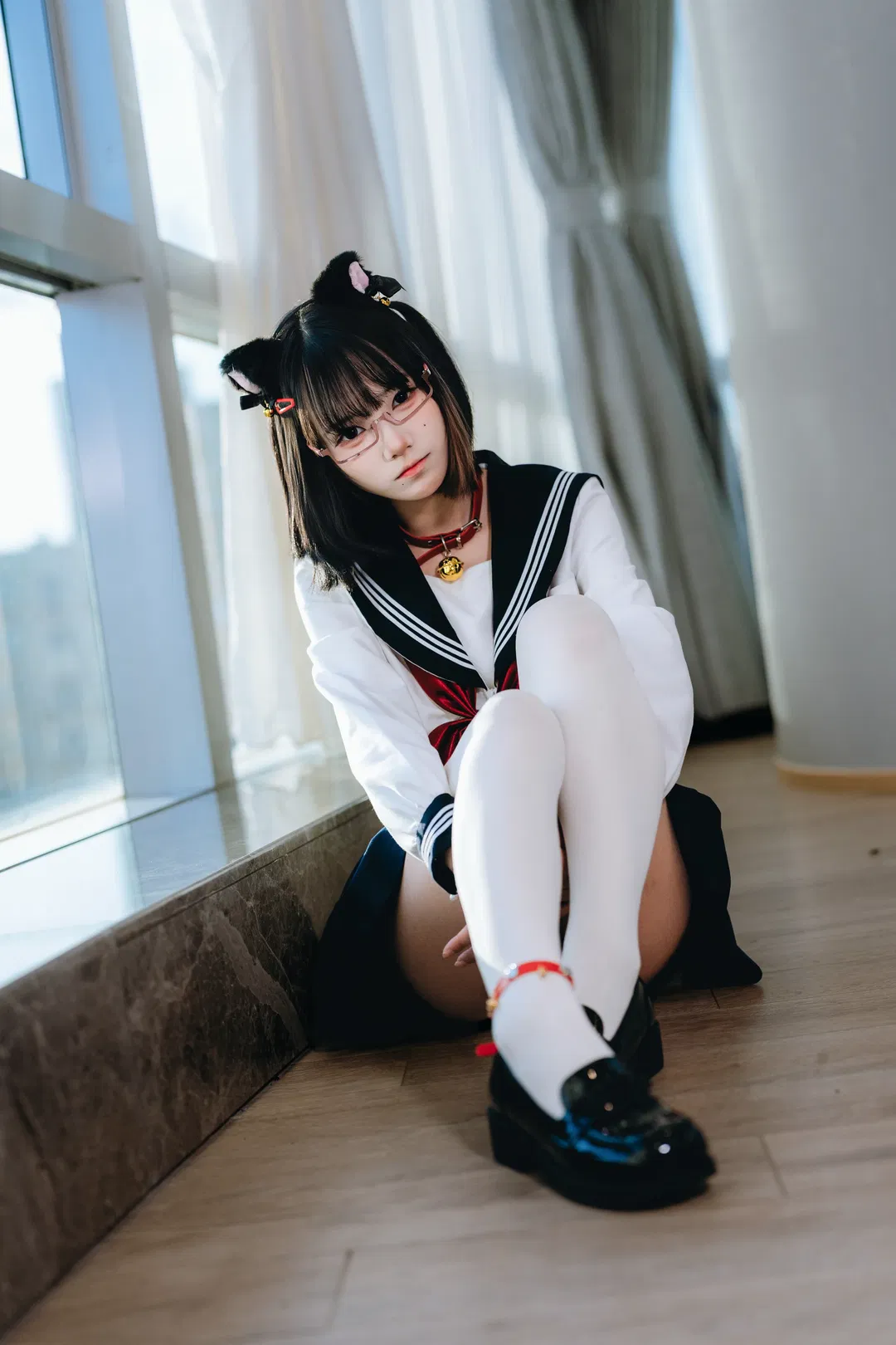【猫耳水手服写真】戴上猫耳化身黏人小猫咪学妹 - 第 2 张