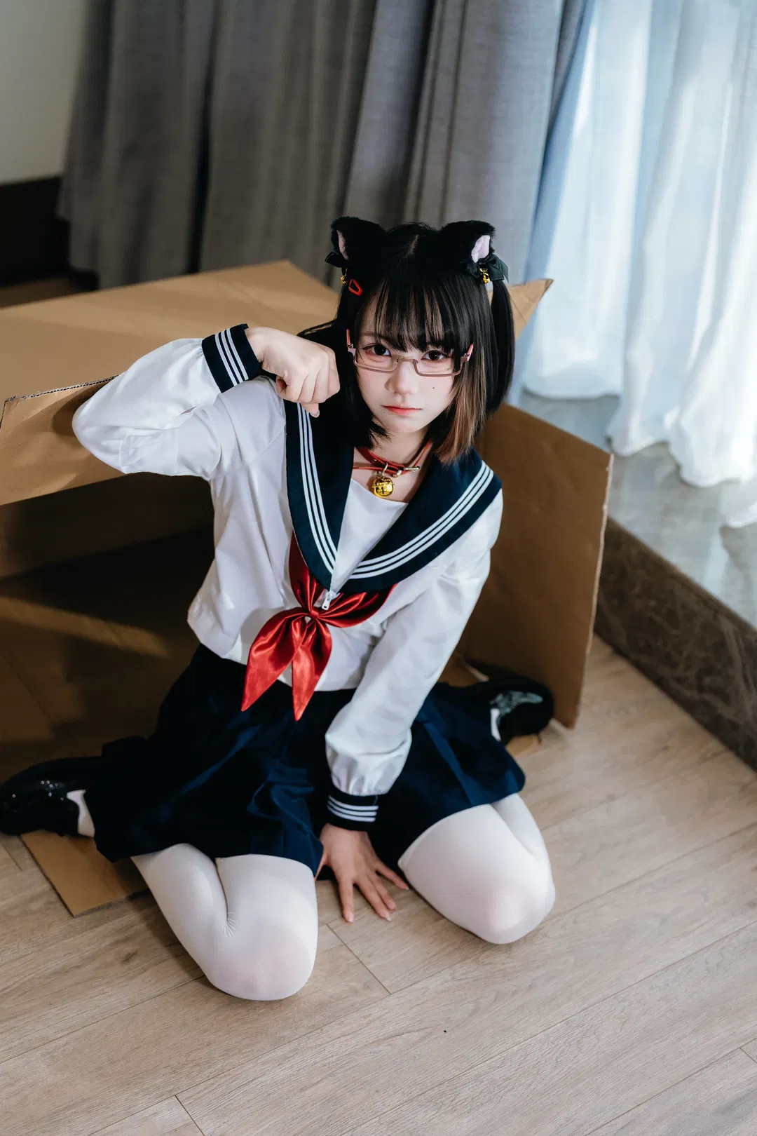 【猫耳水手服写真】戴上猫耳化身黏人小猫咪学妹 - 第 4 张