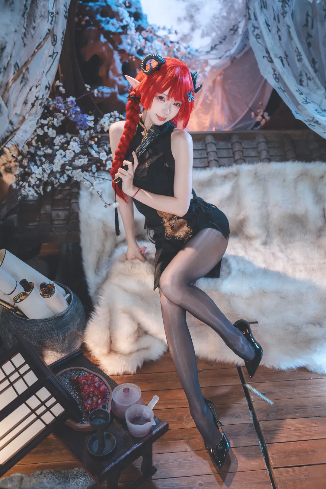 【兴登堡cos】碧蓝航线旗袍造型，暗夜里的红发魅影 - 第 1 张