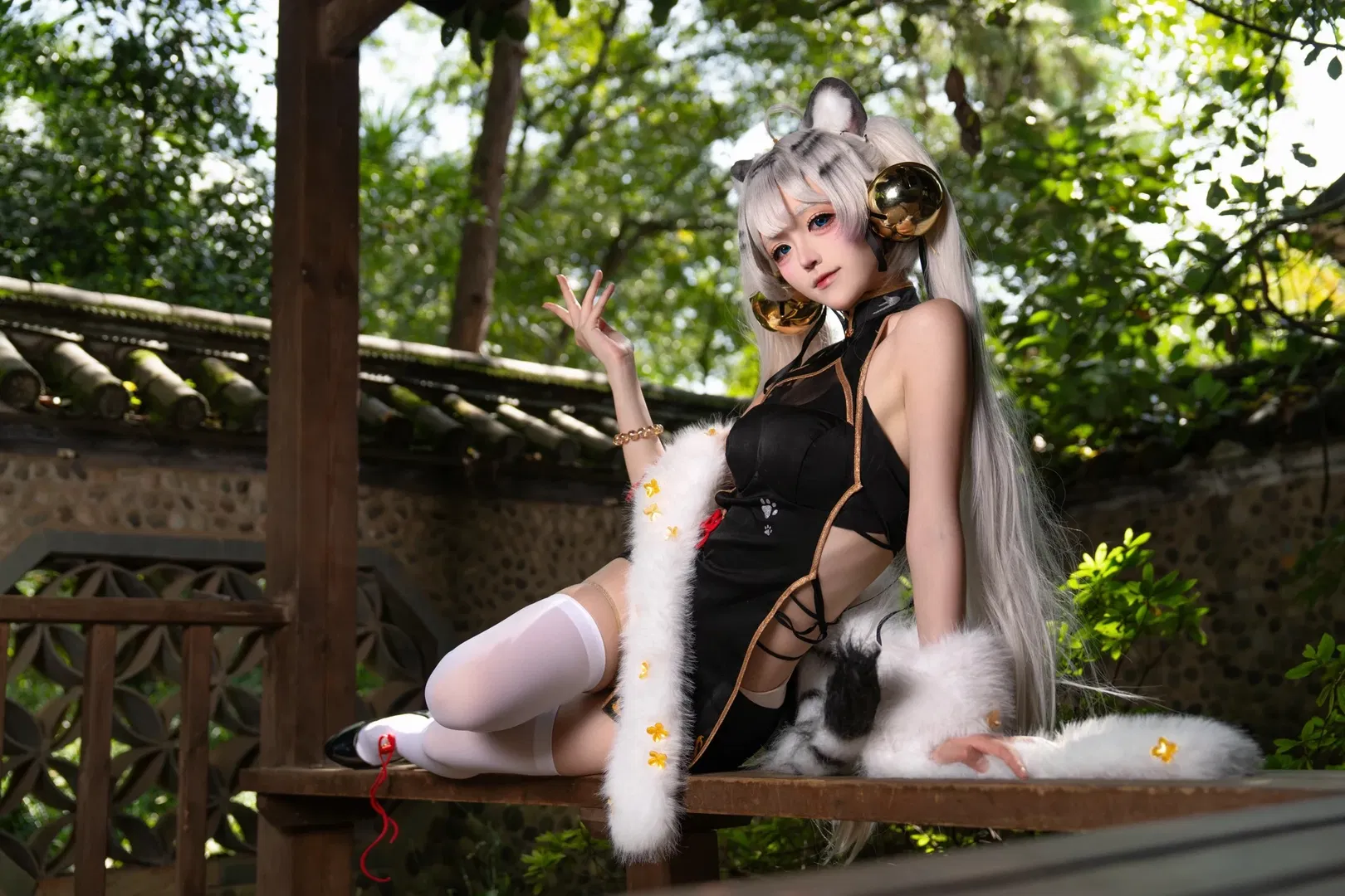 【白虎娘cos】園林外拍，小老虎的俏皮與輕熟 - 第 6 張