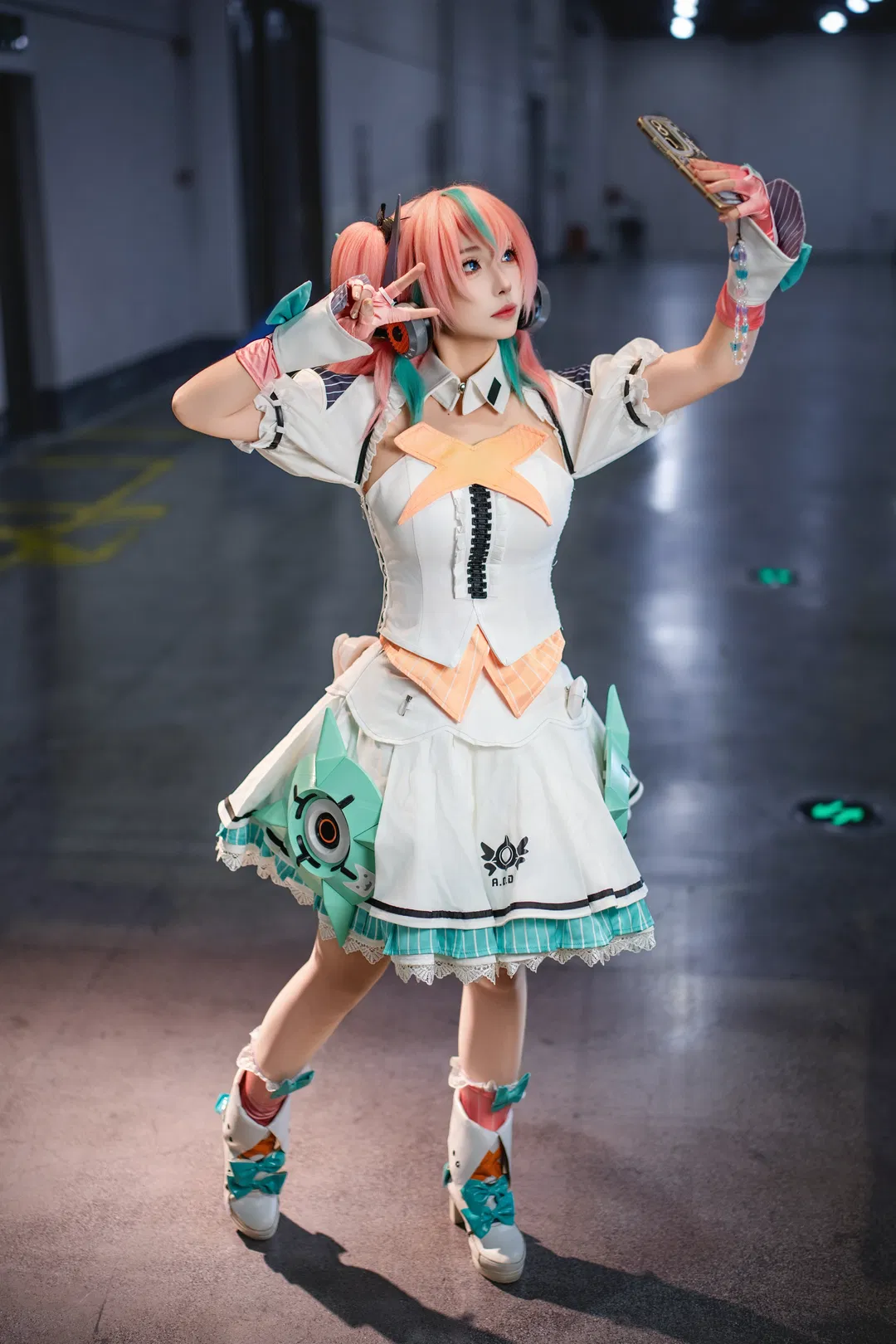 【爱芮cos】绝区零妄想天使门面担当的舞台张力 - 第 1 张