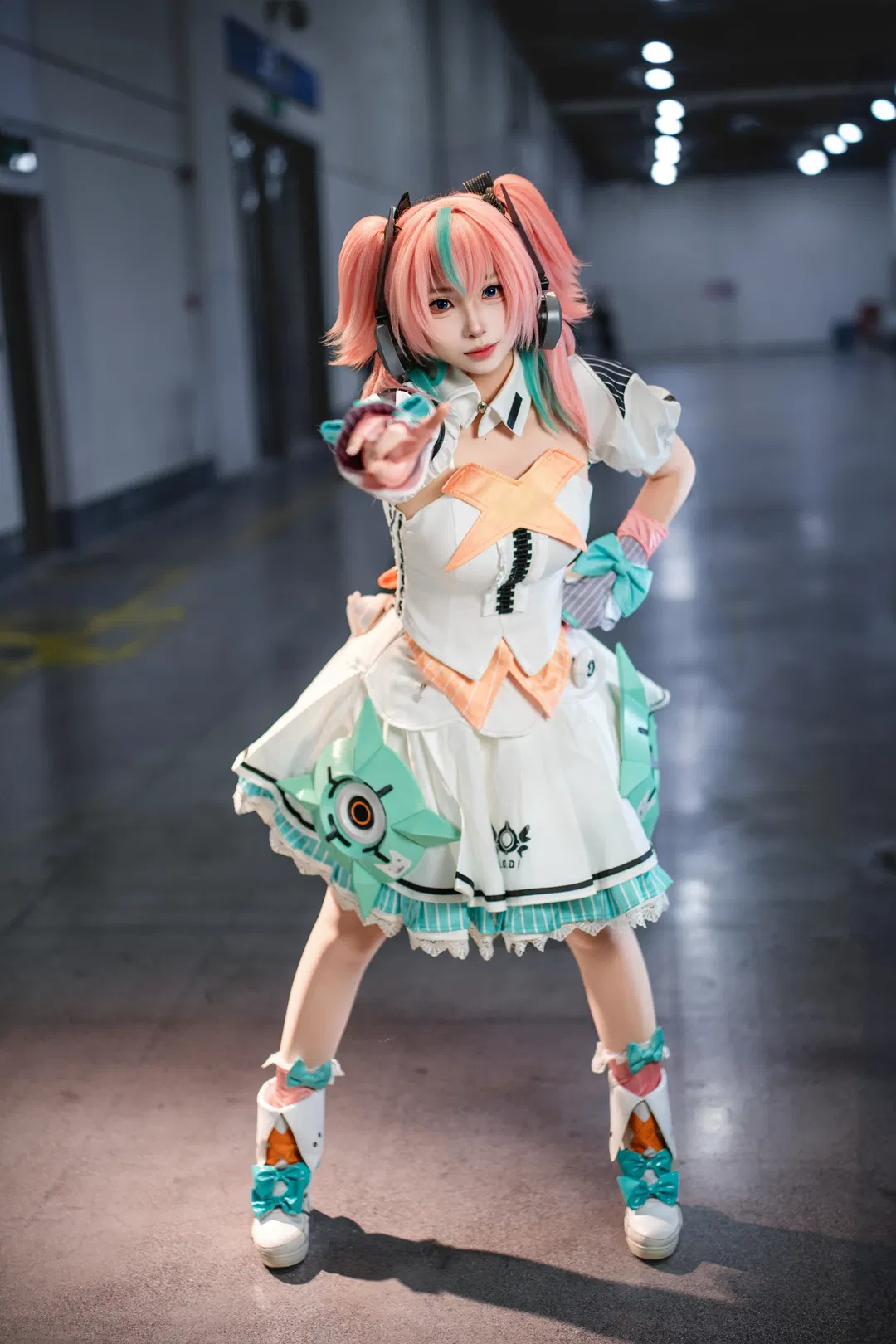 【爱芮cos】绝区零妄想天使门面担当的舞台张力 - 第 4 张