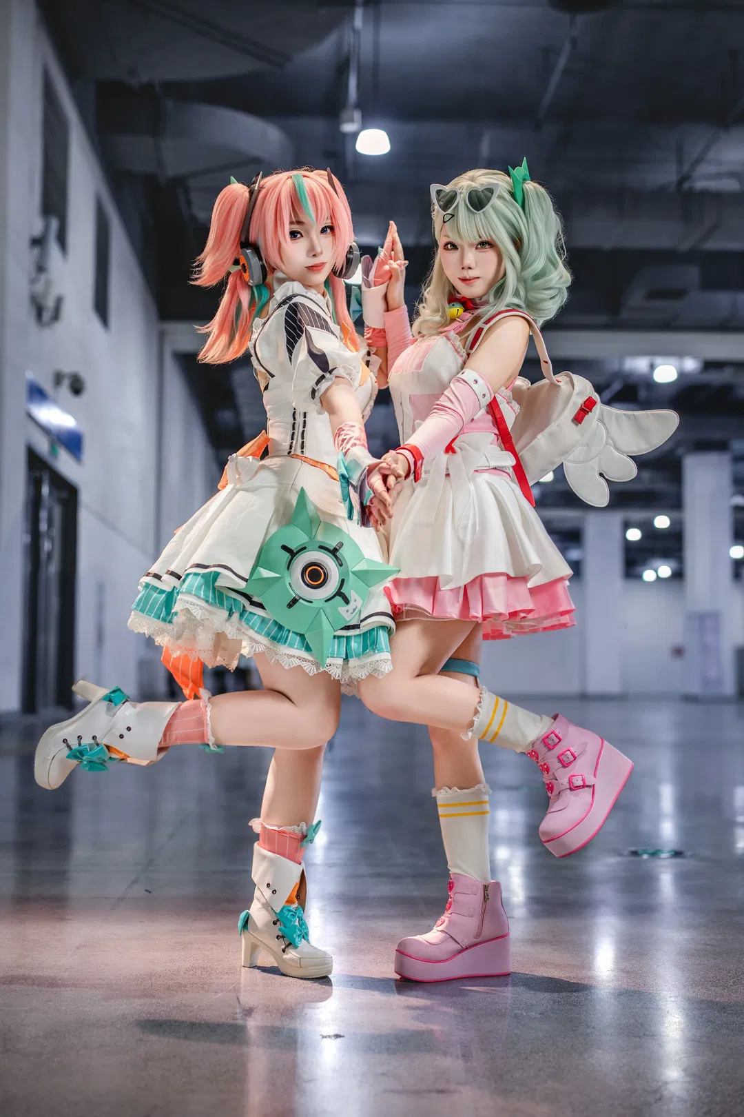 【绝区零 爱芮/千夏cos】妄想天使的漫展双人正片 - 第 4 张