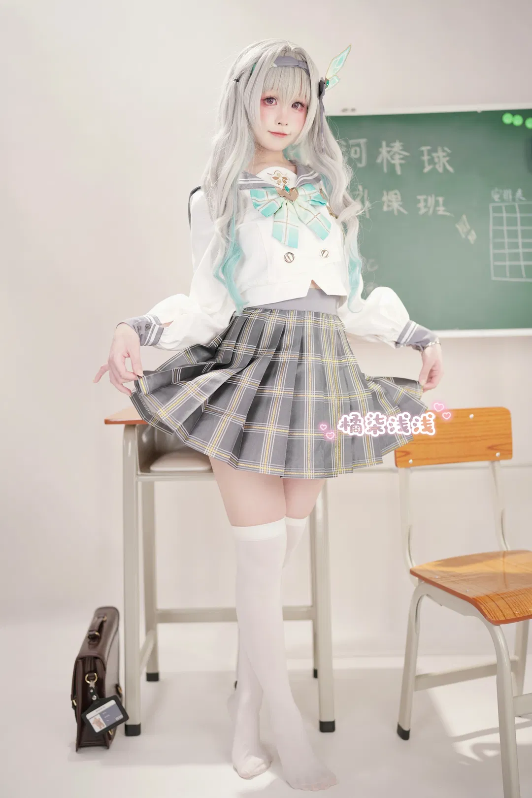 流萤cos 崩坏星穹铁道教室JK制服日常 - 第 2 张