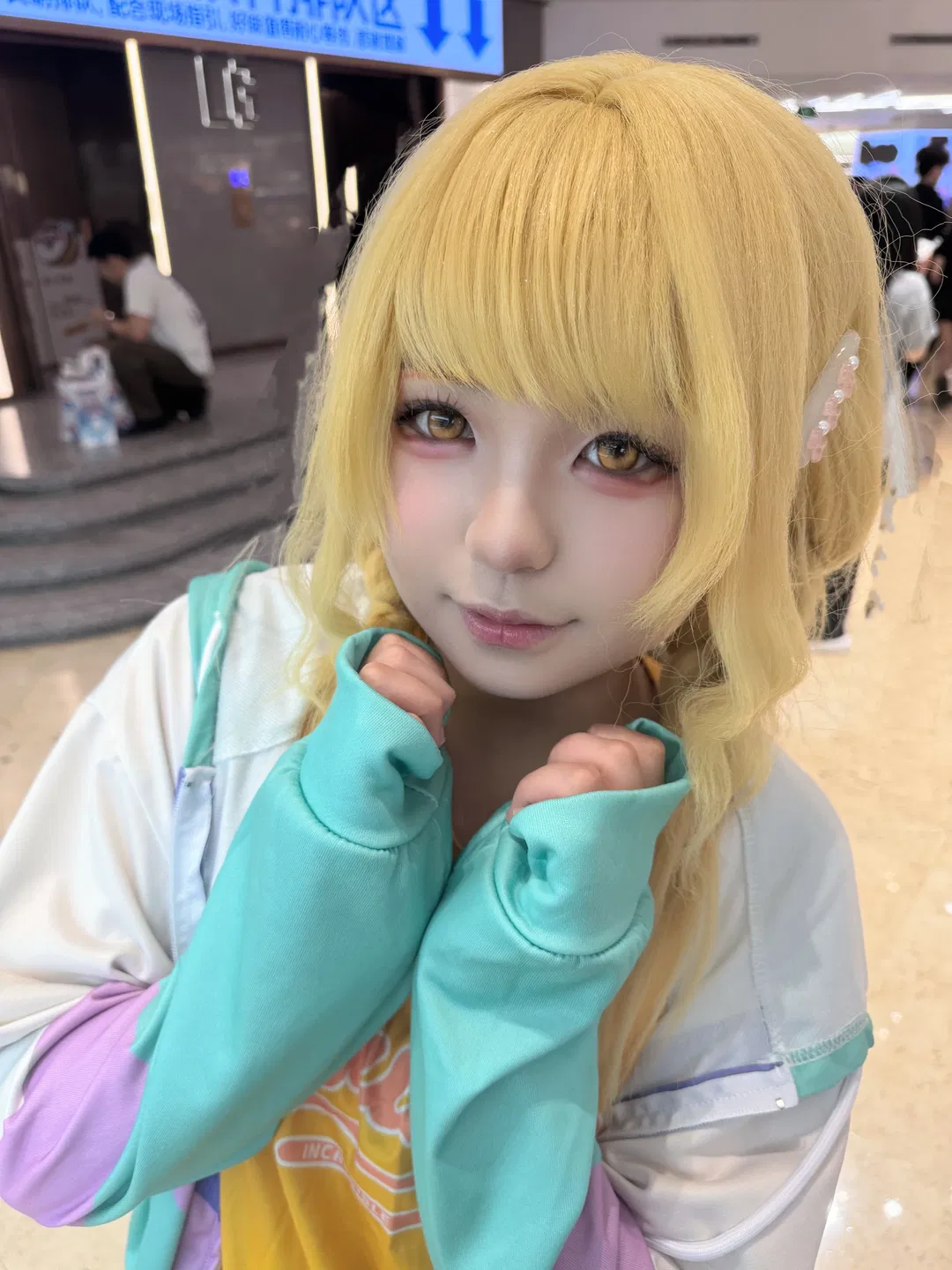 【藤田琴音cos】金发普罗丢撒的漫展可爱日常 - 第 2 张