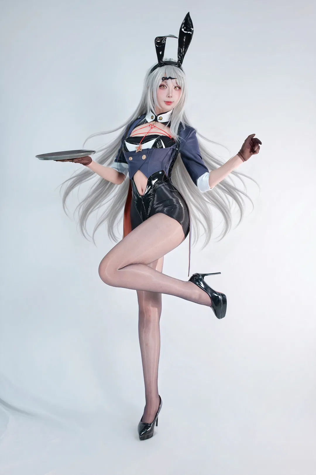 仪玄兔女郎cos 漫展返图这套制服设计真的很特别 - 第 2 张