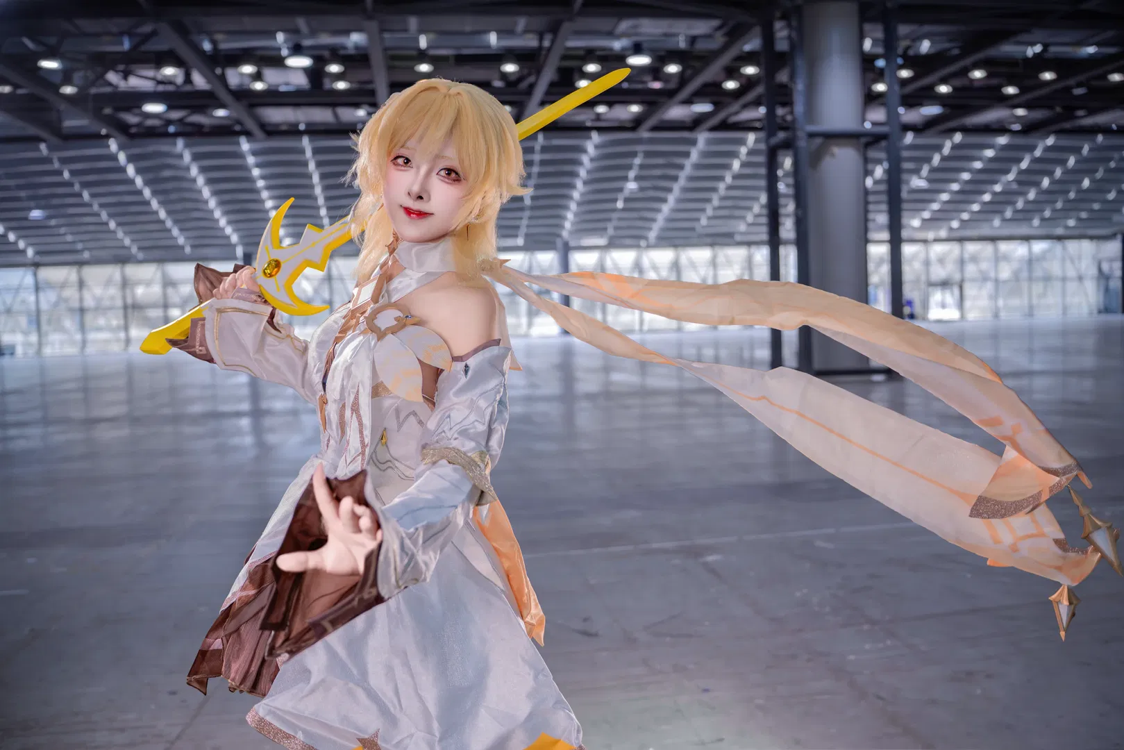 【熒cos】原神漫展返圖，手動甩飄帶真的很考驗臂力 - 第 5 張
