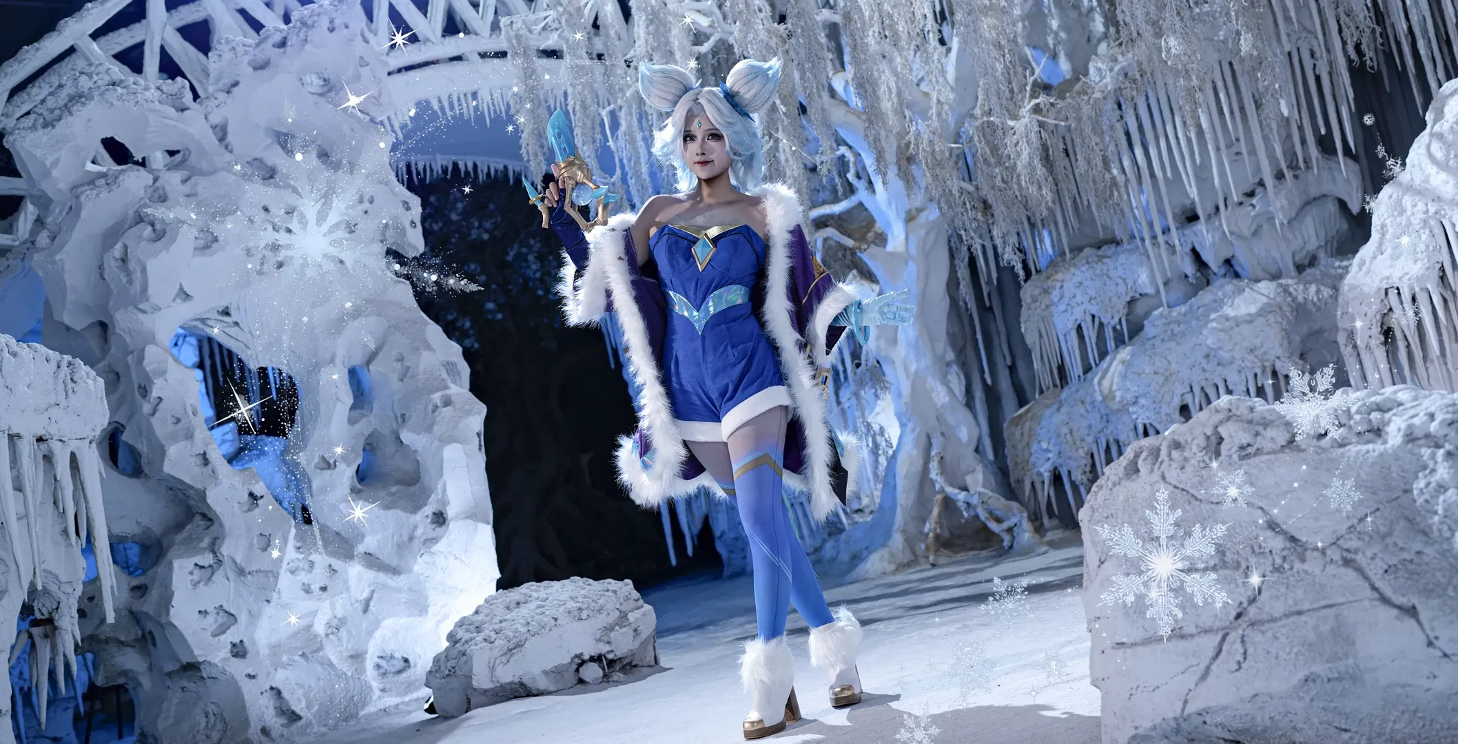 【泽丽cos】英雄联盟冰雪节皮肤，毛绒外套和镭射材质绝配 - 第 5 张