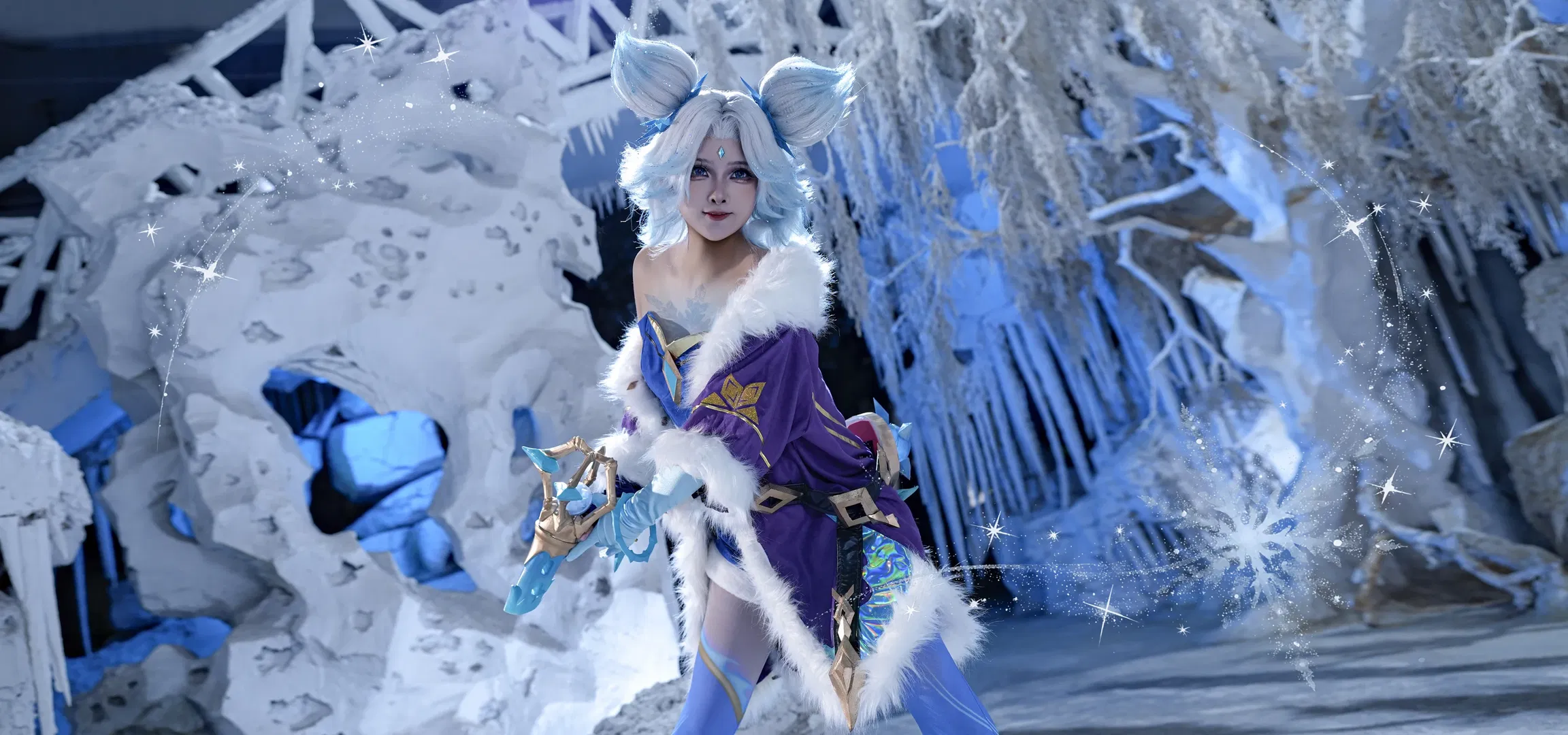 【泽丽cos】英雄联盟冰雪节皮肤，毛绒外套和镭射材质绝配 - 第 7 张