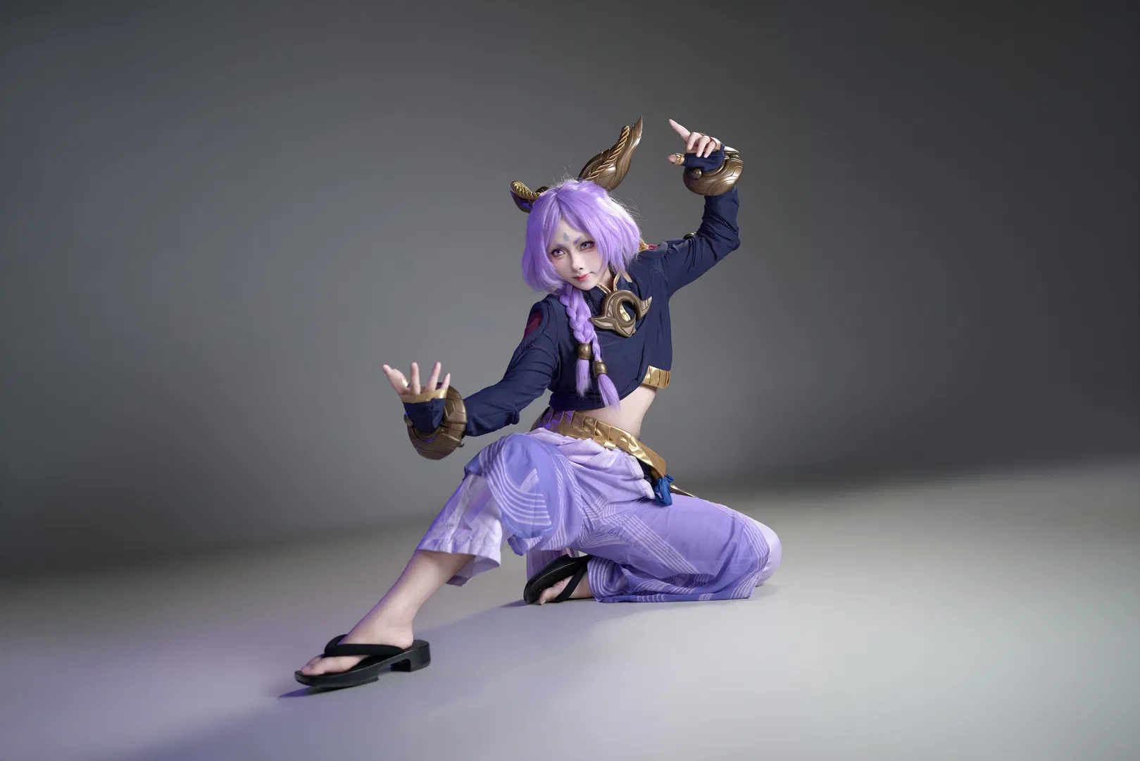 【芸阿娜cos】不会P特效，全靠肢体动作和服装细节撑起英雄联盟新英雄的排面 - 第 3 张
